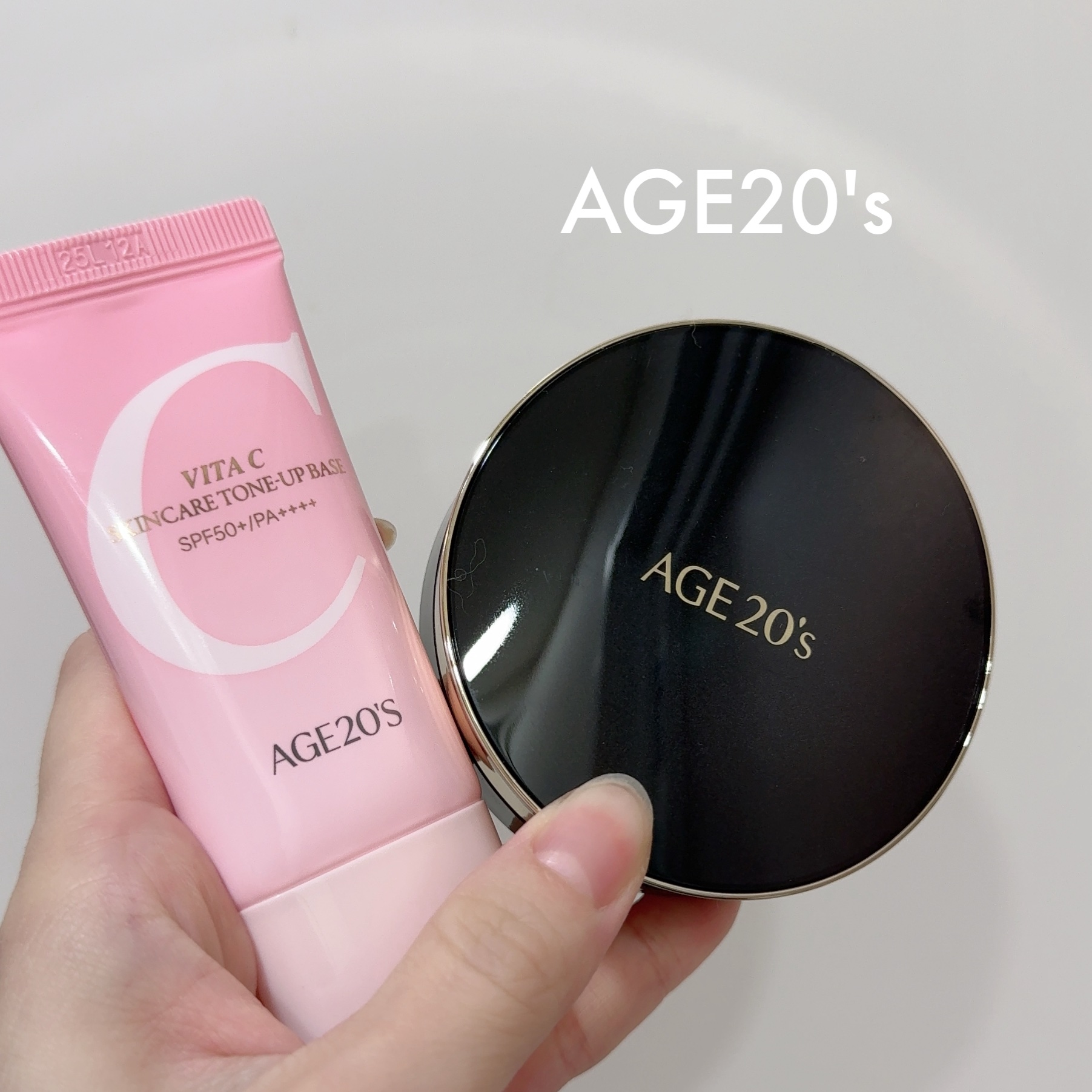 AGE20’s
・SIGNATURE ESSENCE COVER PACT
・VITA C SKINCARE TONE-UP BASE


大好きなAGE20'sのクリームバームファンデˎˊ˗
本当に長いこと愛用してるアイテム♡

☑︎ 1