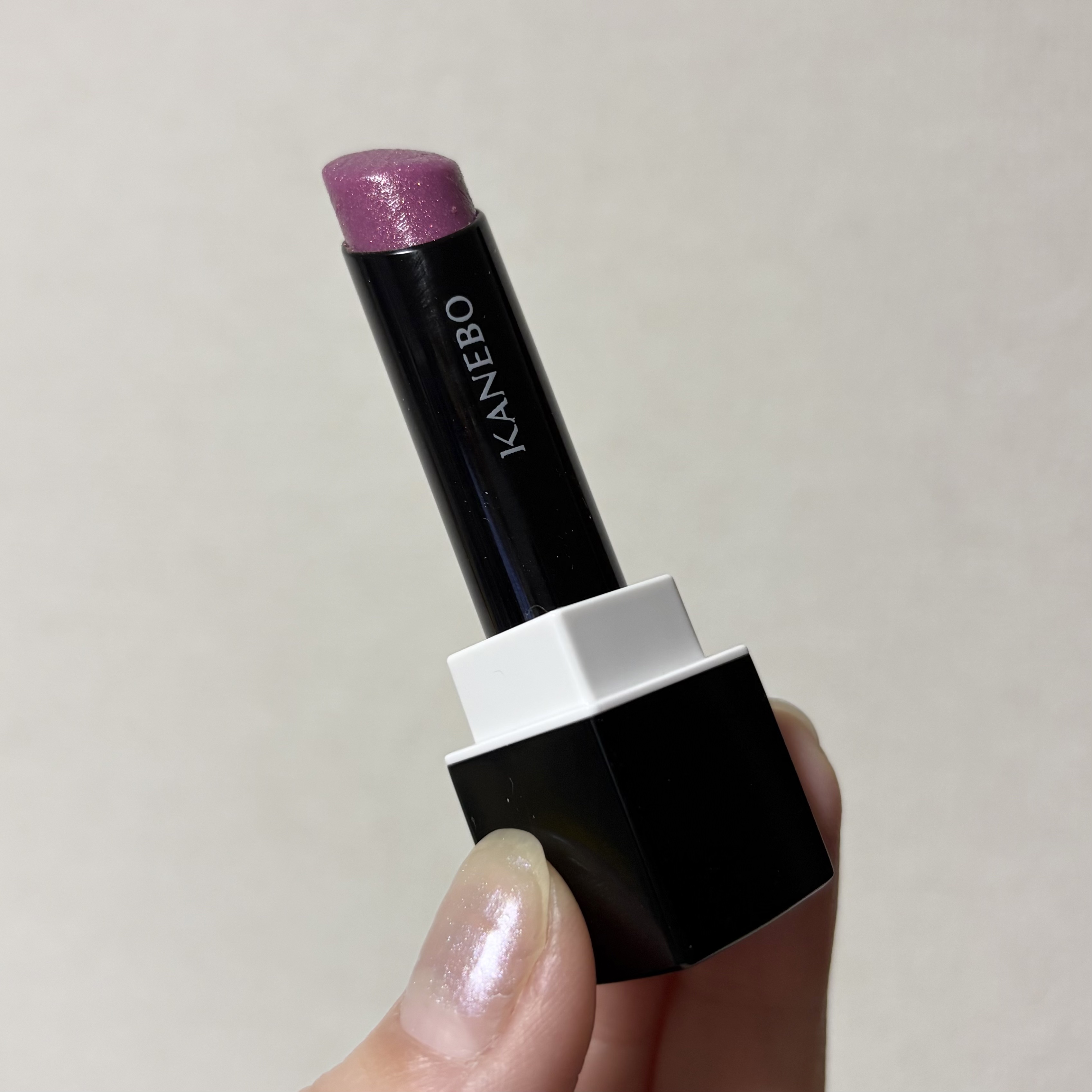 \ 2025年1月16日から値上げ！！！ /

KANEBO カネボウ
ルージュスクラブメルティング
EX1 JoyfulBerry 

シュガースクラブ配合で、
唇をすり合わせるととけてなじむ。
素の唇を美しく引き立て、
気分も唇も軽やか