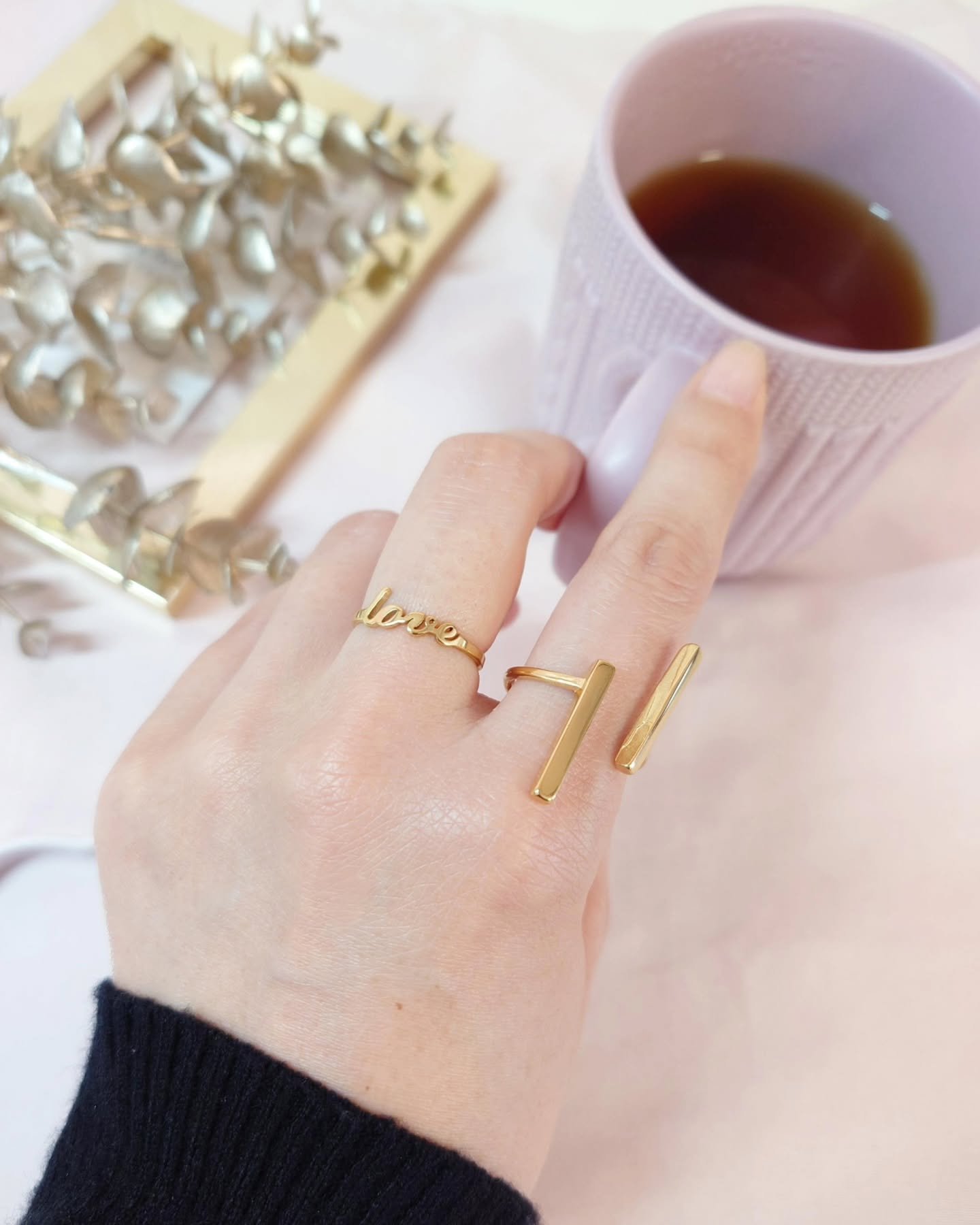 最近『高品質ステンレスジュエリー』がお気に入り！

✿Emela(エメラ)

デザインももちろん好きなのですが、アレルギー対応だし、錆びにくくて丈夫なのがいい✨

高品質ステンレス使用だから錆びにくく、汗・水・皮脂にも強いから、キレイな輝き