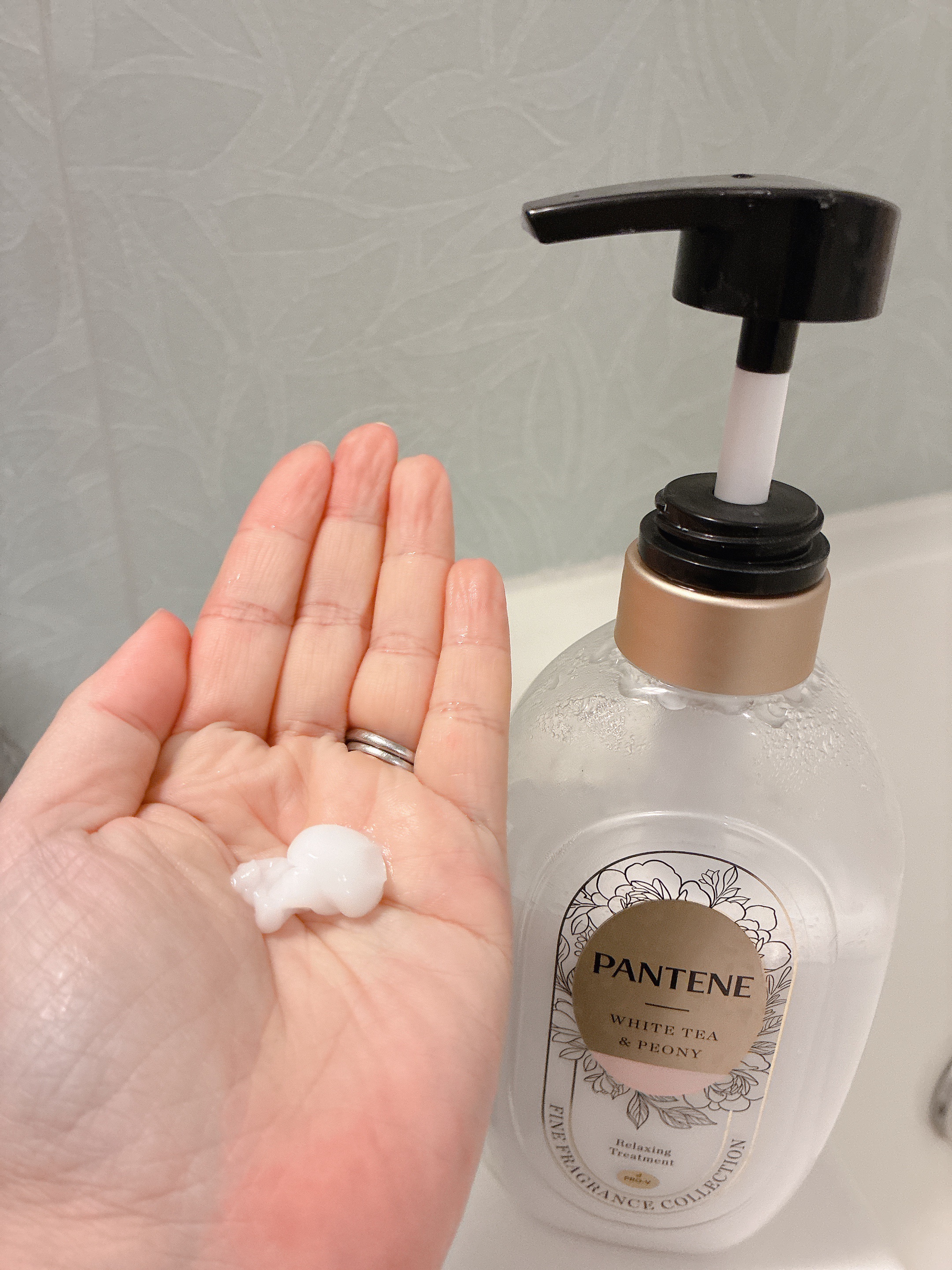 ファインフレグランスコレクション ホワイトティー＆ピオニーの香り リラクシングシャンプー/トリートメント シャンプー＆トリートメントセット/パンテーン/市販シャンプーを使ったクチコミ（2枚目）