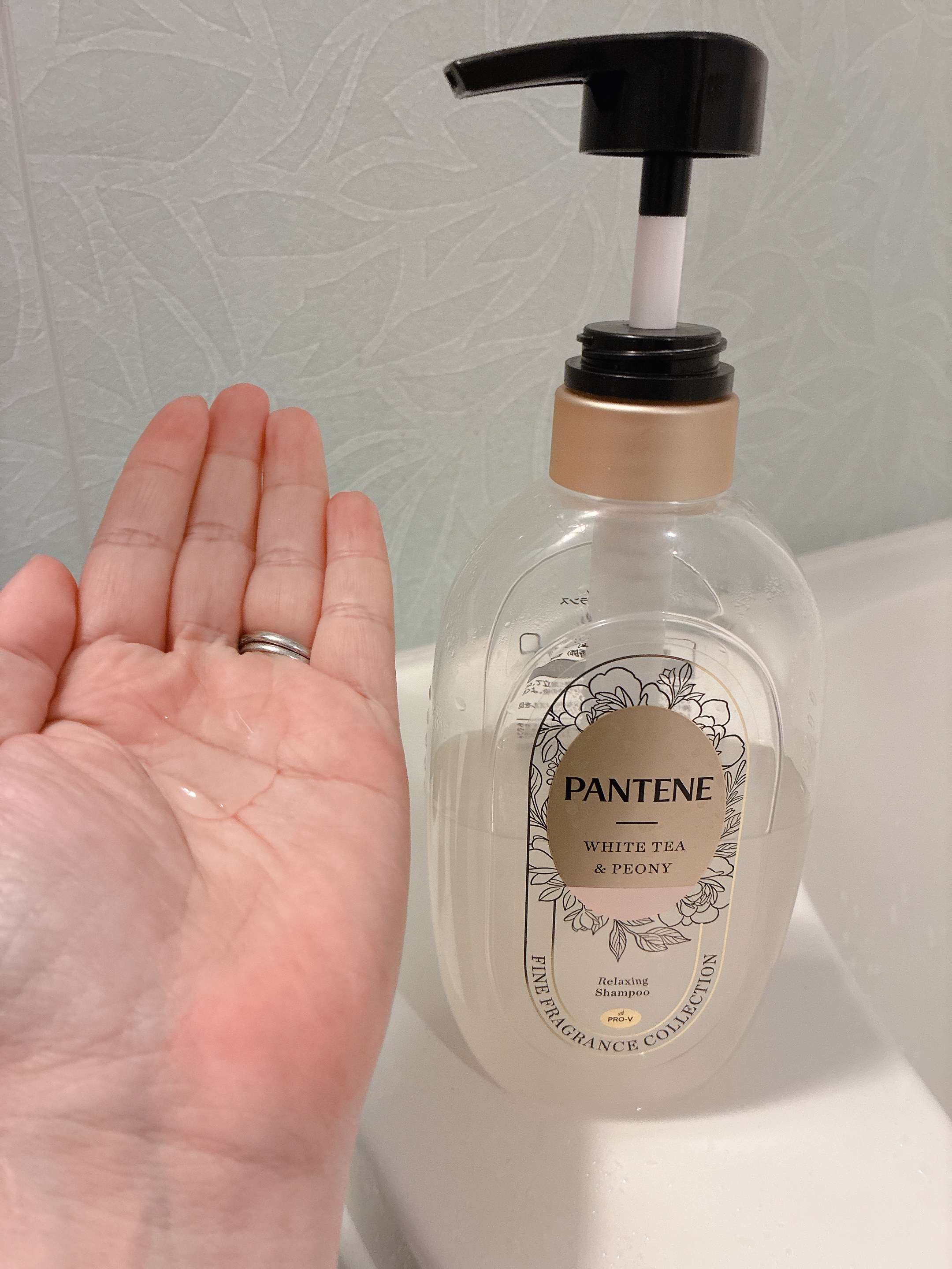ファインフレグランスコレクション ホワイトティー＆ピオニーの香り リラクシングシャンプー/トリートメント シャンプー＆トリートメントセット/パンテーン/市販シャンプーを使ったクチコミ（1枚目）