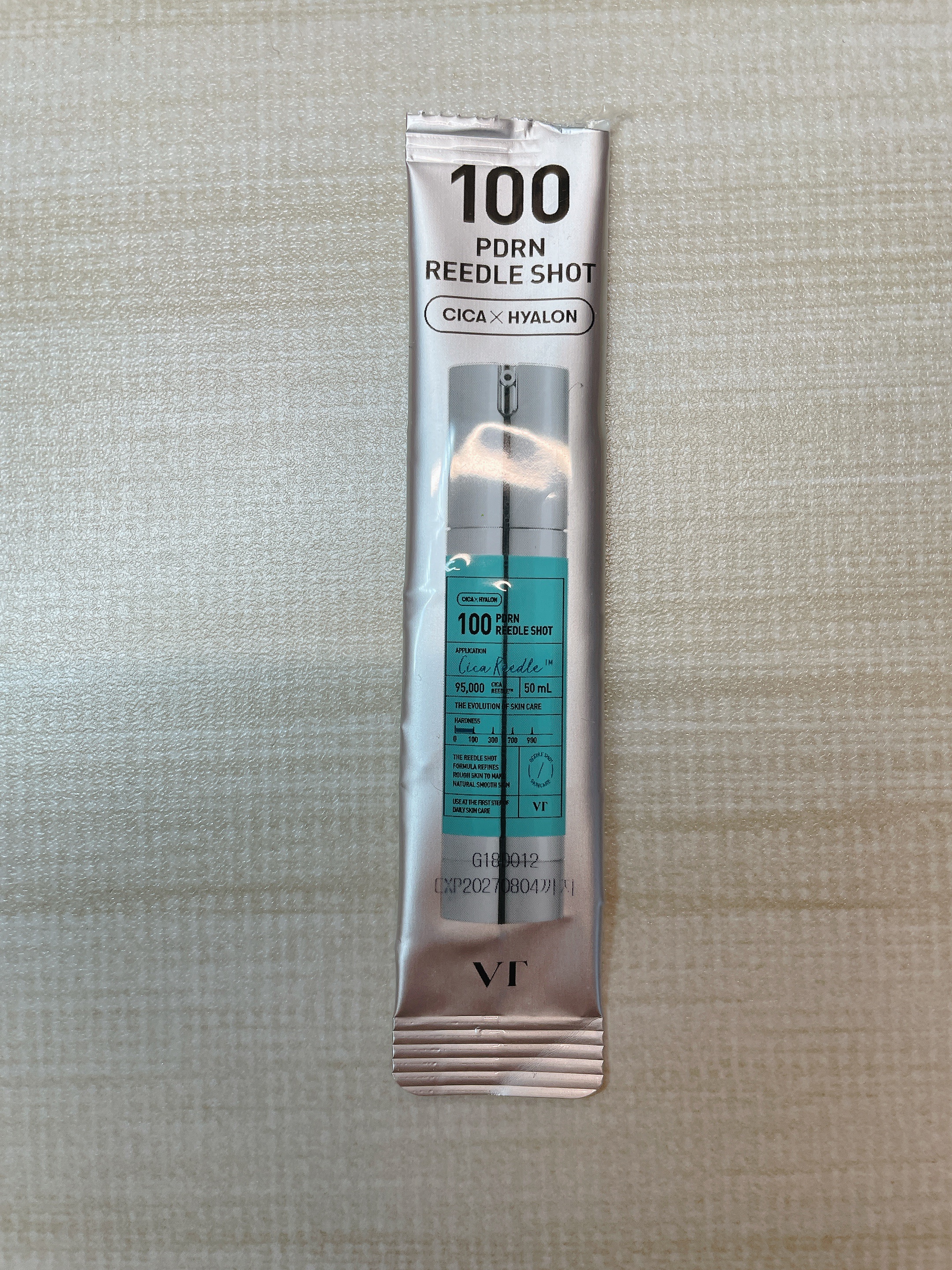 サンプル品使用✨️

ノーマルのリードルショットが苦手な私でも、比較的使いやすかった🩵

針のタイプが違うのかしら？🤔
チクチク感が少ないし、うっかり顔を触った時の『チクッ』も感じにくい🥰
これなら続けられそうかも✨️

VT
PDR