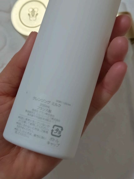 GUERLAIN クレンジング ミルクのクチコミ「何回もリピート中の
GUERLAIN クレンジング ミルク🤍
#使い切り報告
朝クレンジン.....」(2枚目)