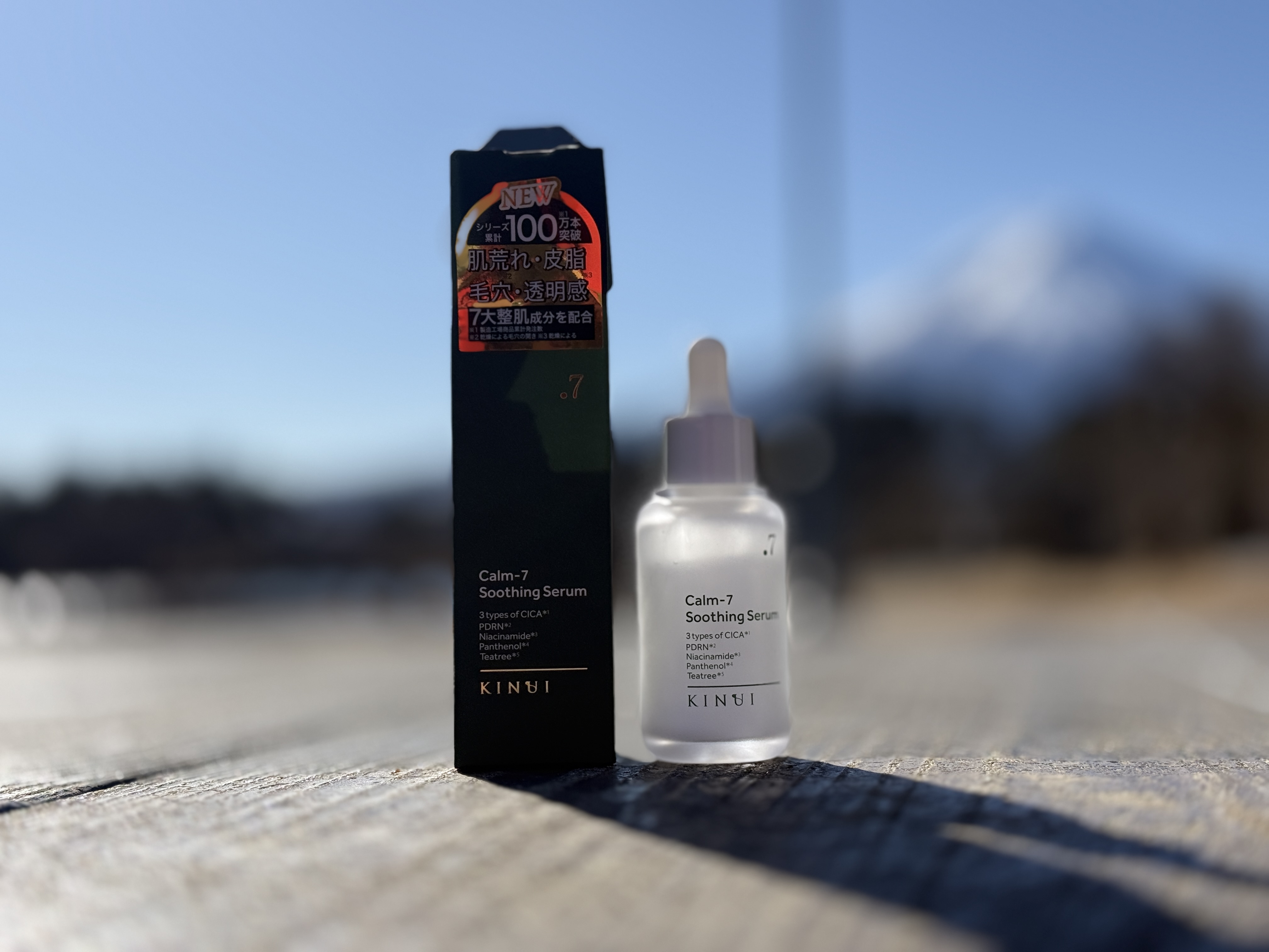 無臭なので、香りが苦手な人でも使いやすいのがまず嬉しいポイント。
肌にのせるとスッとなじんでベタつかず、それでいてちゃんと潤ってくれます。
乾燥や季節の変わり目でゆらぎがちな肌も、使い続けるうちに落ち着いてきて、触ったときのなめらかさがアッ