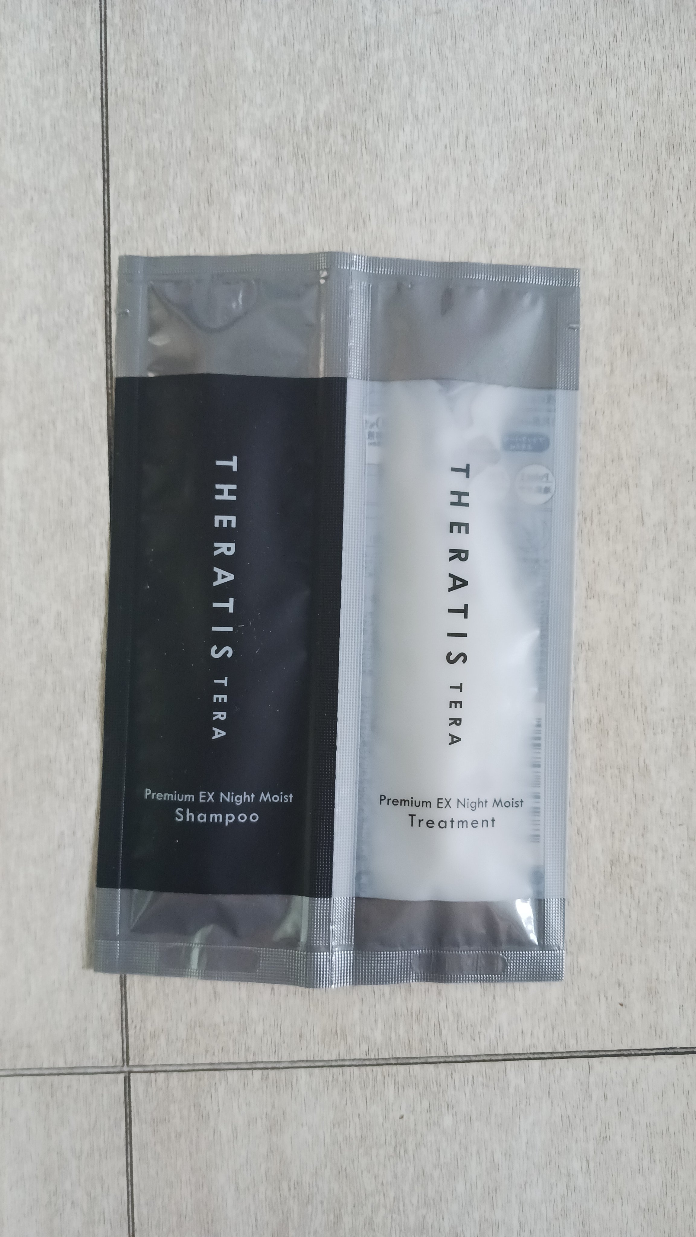 【THERATIS】
セラティス テラ プレミアム EX ナイト モイスト シャンプー/ヘアトリートメント

サンプル使用です。

私の髪は細く絡まりやすいので、いつもシャンプーで結構髪が抜けるのですが、こちらはシャンプーの段階でサラサラツ