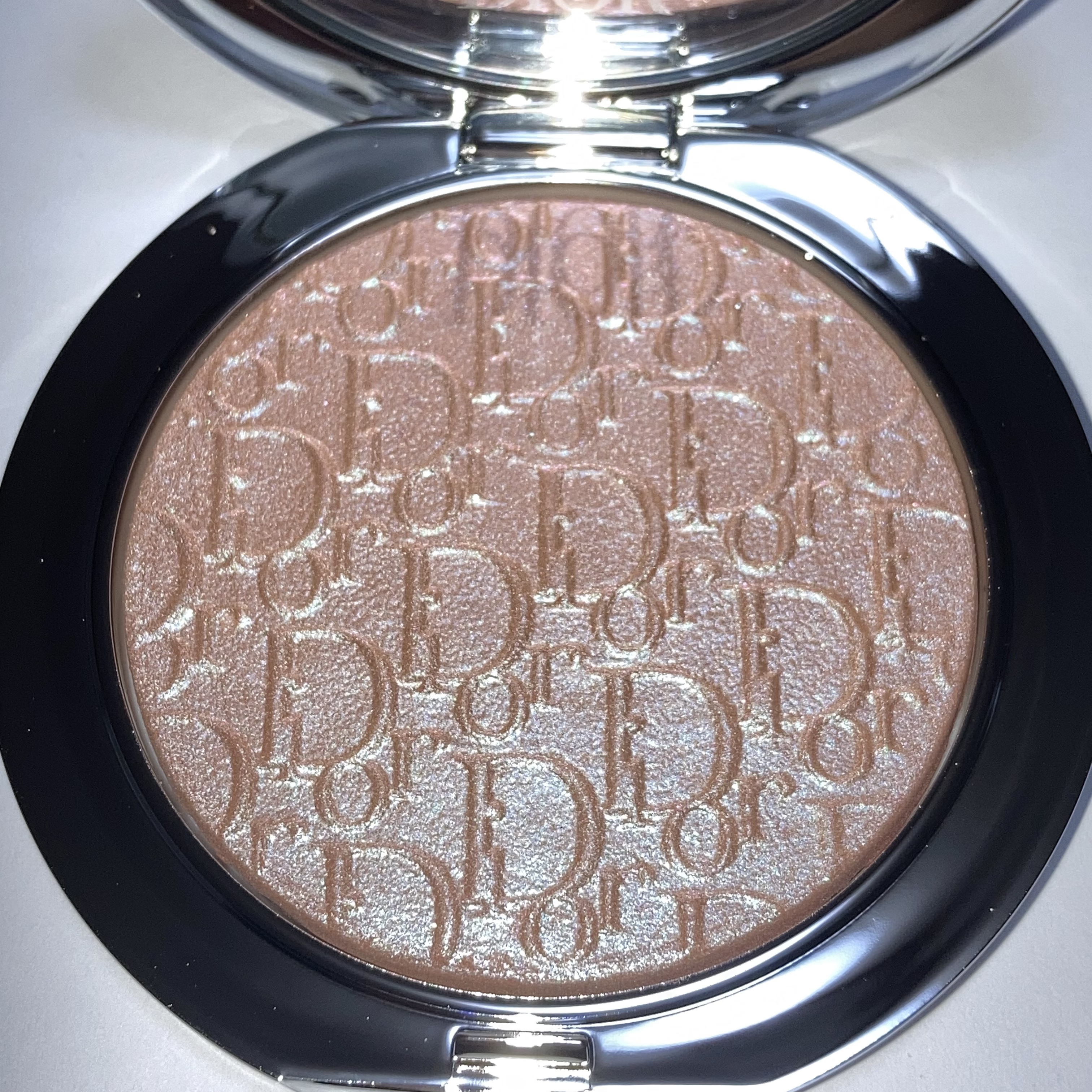 ディオールスキン フォーエヴァー グロウ ルミナイザー（スプリング コレクション 2026 限定品）/Dior/ハイライト・シェーディングを使ったクチコミ（2枚目）