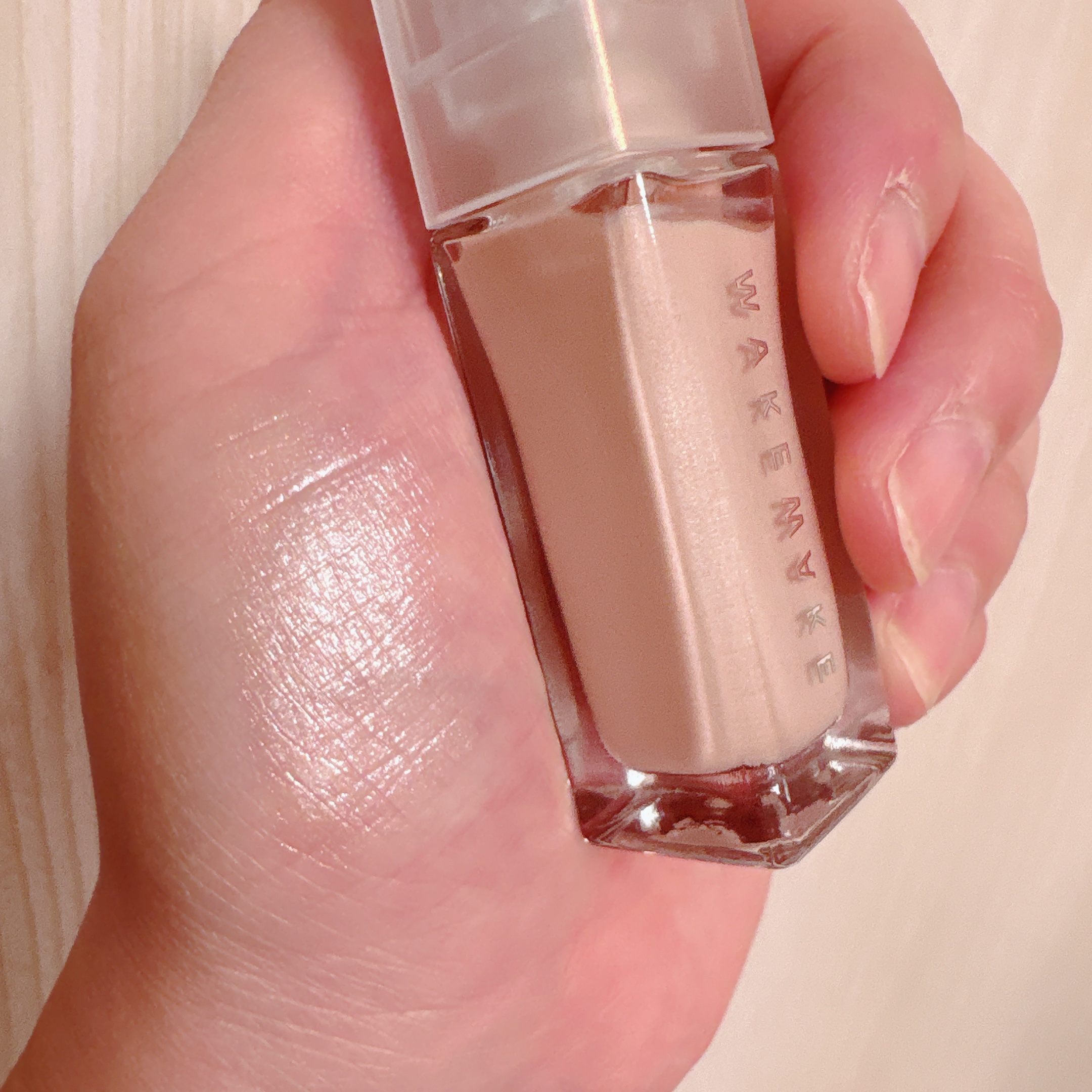 シアーグロウリキッドハイライター/wakemake/リキッドハイライトを使ったクチコミ（2枚目）