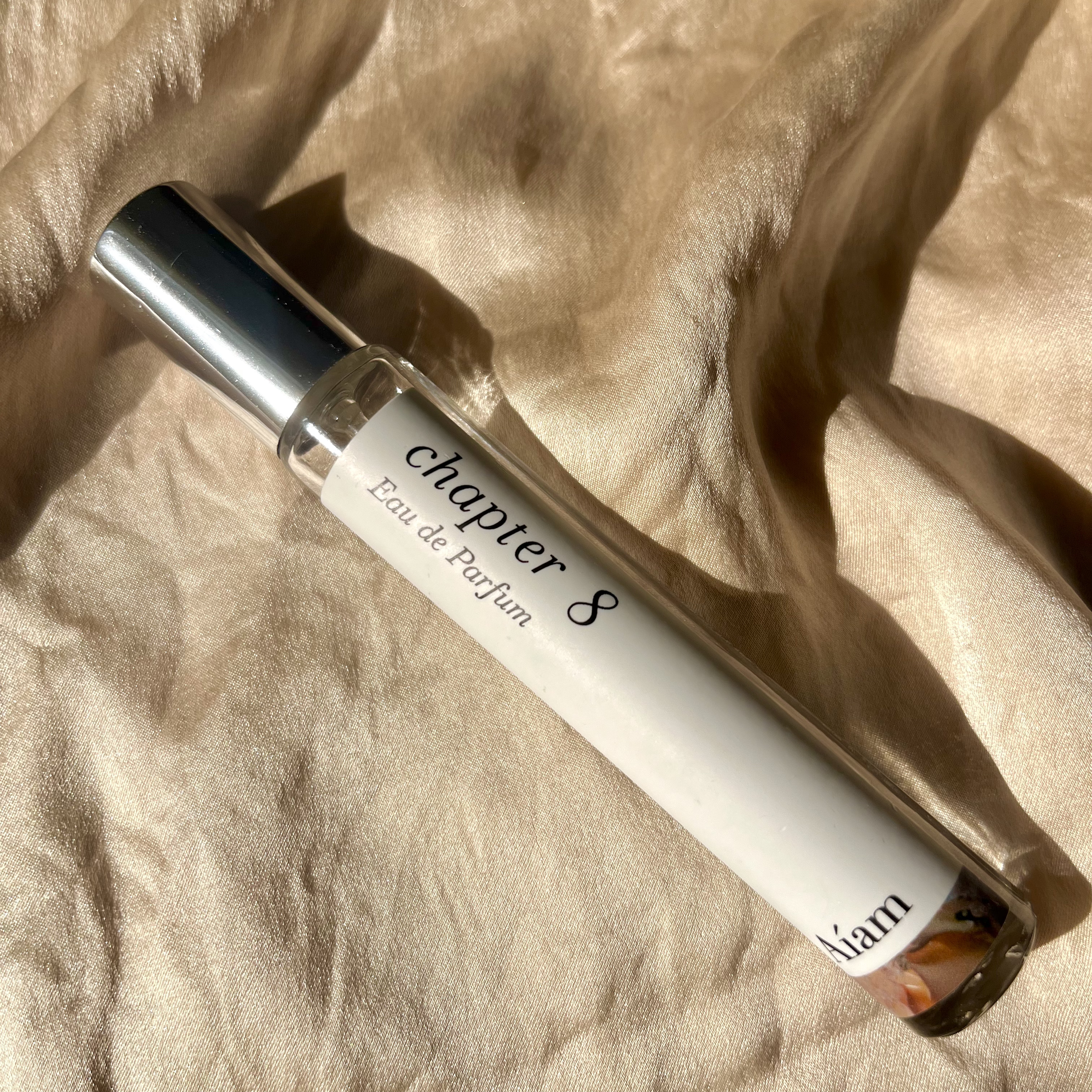 Aíamのチャプター8を購入しました。

人気な32と悩んだ結果チャプター8に😌

8mLで5000円くらいだったので試しやすい値段とサイズ感でした！

ただ8mLよりももう一つ大きいサイズの方がパケが可愛いので、次買うなら大きいサイズか