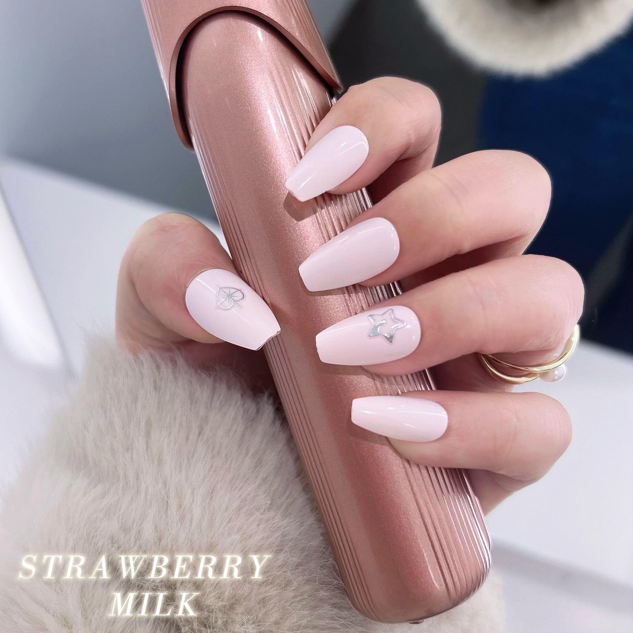 FINGERSUIT
STRAWBERRY MILK🍓🍼
(シールタイプ)

1年分プレゼントでいただきました🎁

いちごミルクカラーのフルカラーネイル🎀
柔らかくてやさしい雰囲気がかわいいです🫶
アクセントにポイントネイルシール