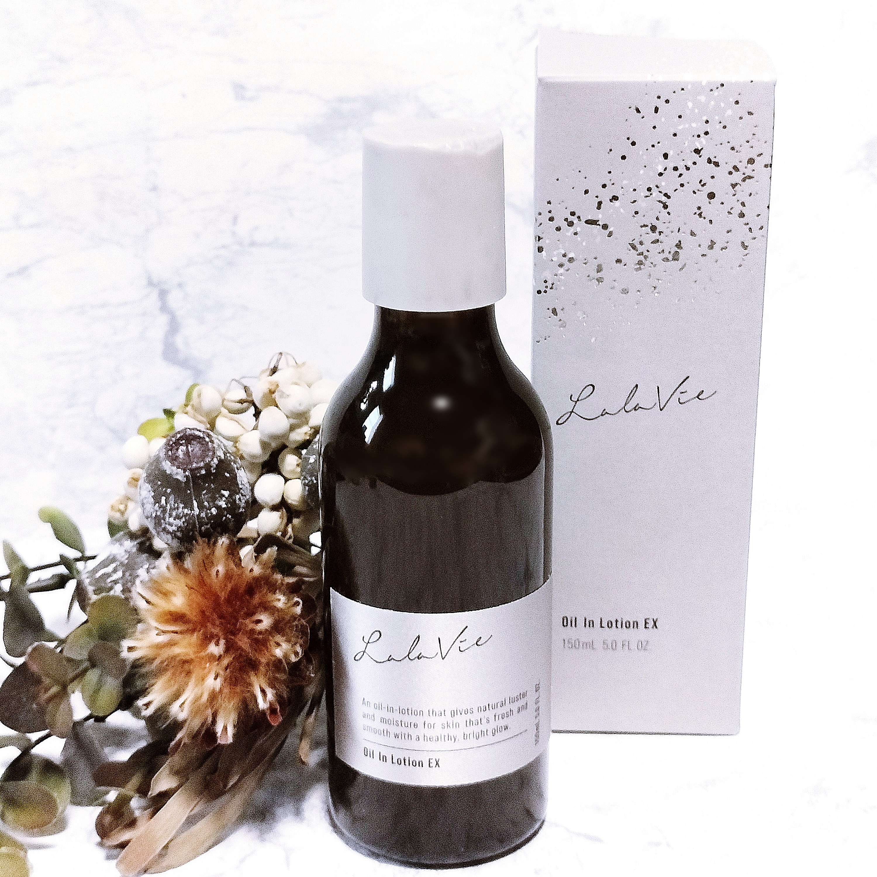 濃密なうるおいとハリで満たす高浸透*1セラムローション
Lala Vie (ララヴィ) オイルインローションEX

均一なオイル粒とうるおい成分がすっと溶け込むようになじみ、
濃密なうるおいとハリで満たす薬用シワ改善・美白*2ローション。
