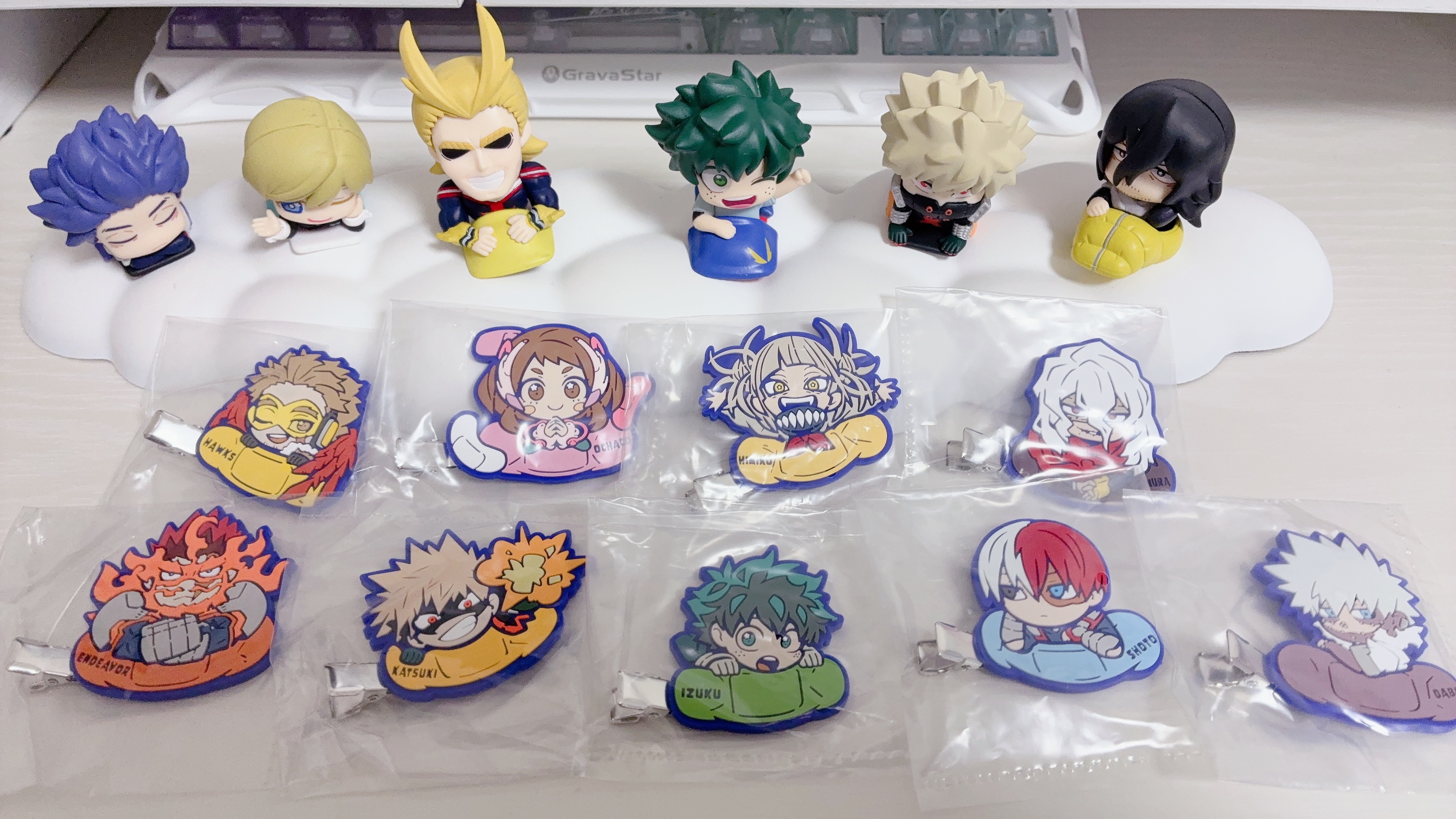 ヒロアカが好きなんですが、
このガチャポンのヘアクリップが可愛すぎました♡


使いたいけど、汚したくないからなかなか袋から出せてない🤣w

これを付けてメイクするとテンションあがるなぁ♪

※周りにあるのはヒロアカのおねむたんシリーズで