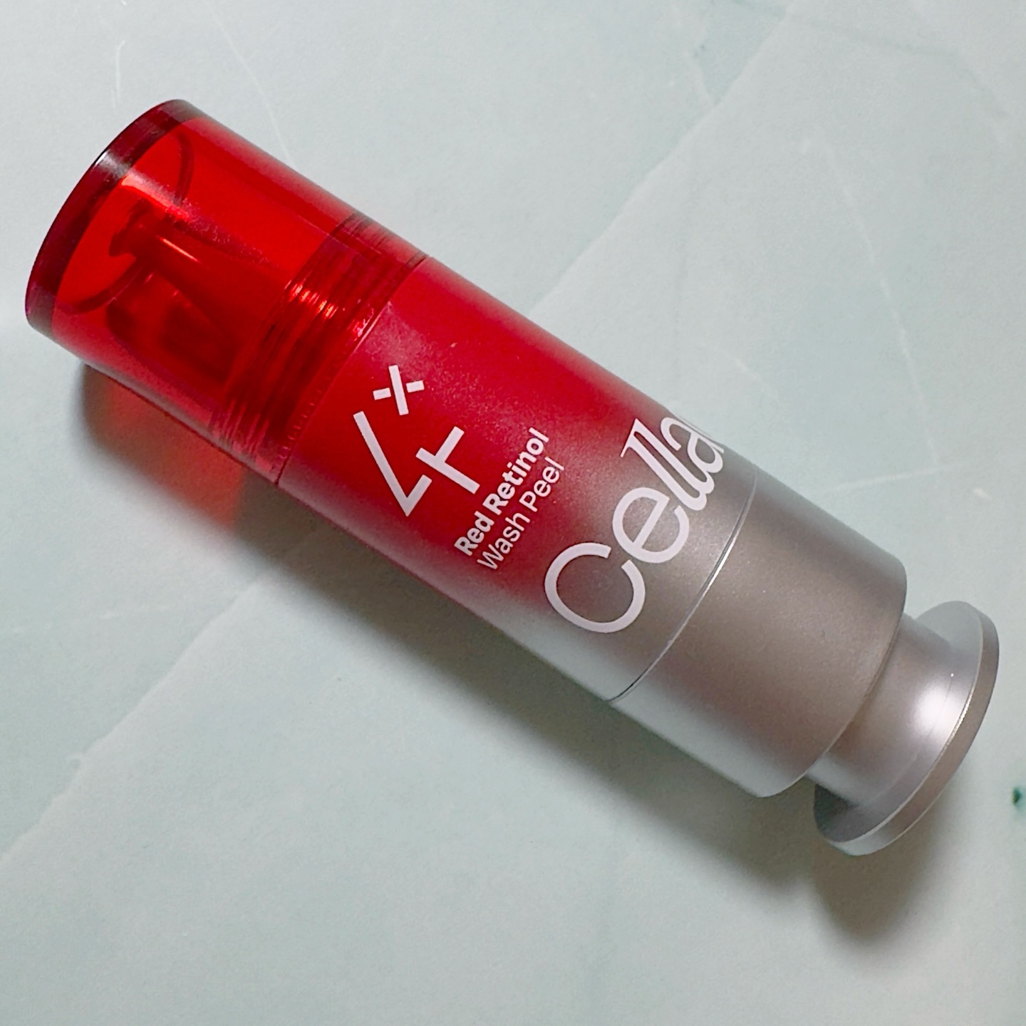Celladix 
Red Retinol Wash Peel
 
セラディックスからレッドレチノールウォッシュピール頂きました。
こちらは角質ケアとレチノールの洗い流すピール。AHA＋BHA＋PHA＋LHAを25.2％配合角質と毛穴ケアサ