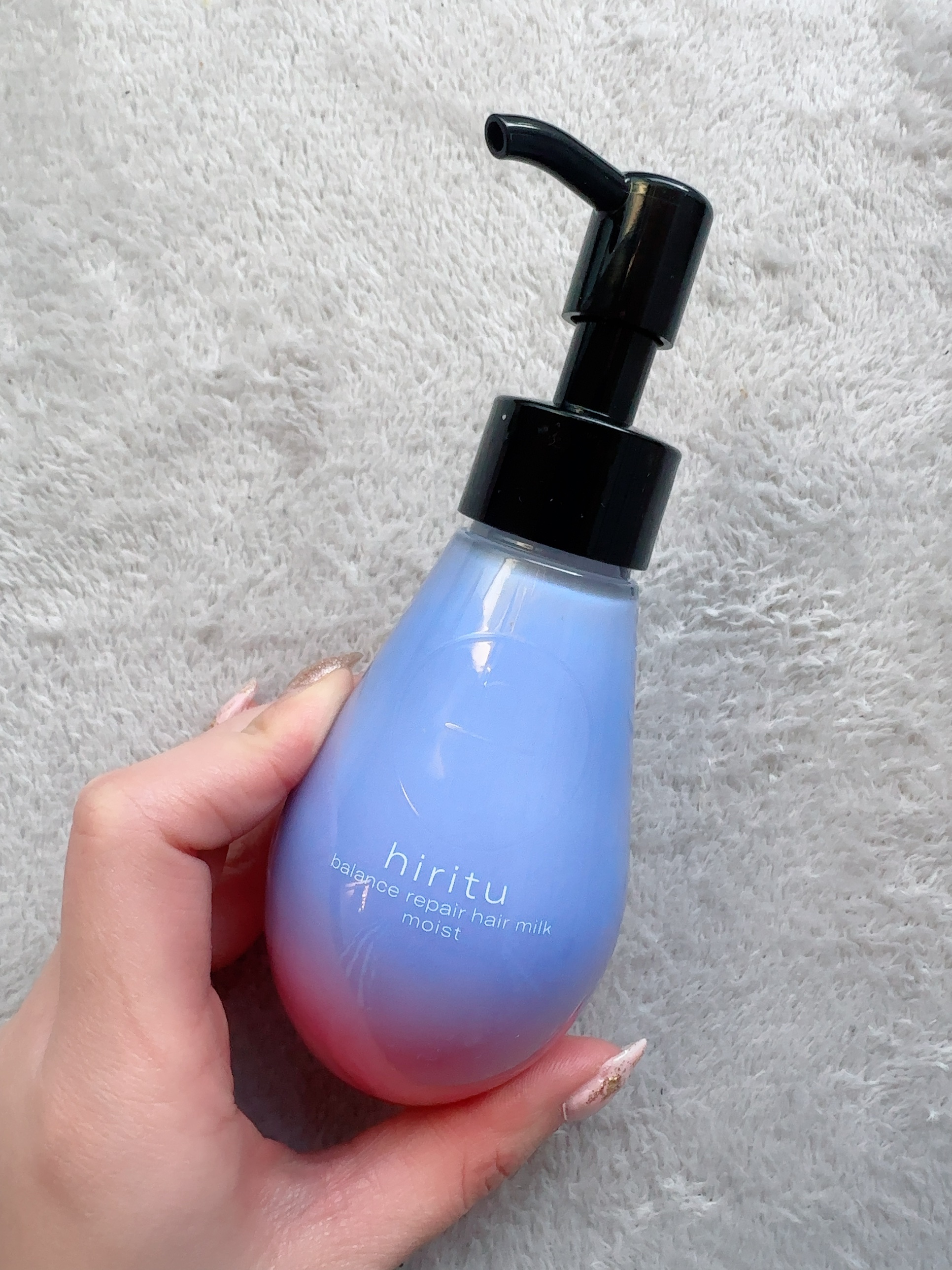 hiritu ヒリツ　バランスリペアヘアミルク　モイストのクチコミ「うるおい成分が配合されていて、
髪の内部から補修して整え、
指通りのいい髪に仕上げてくれる🛀
.....」（1枚目）