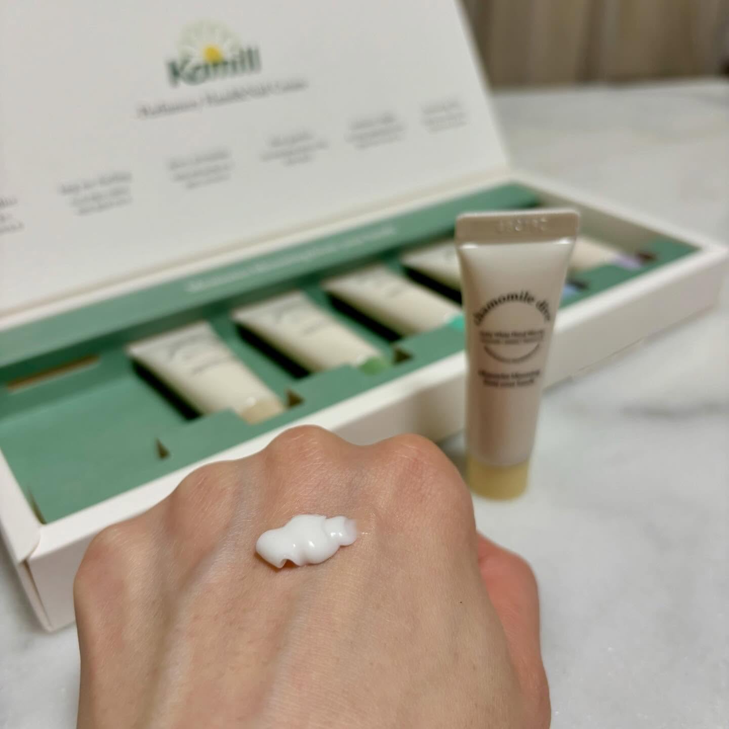 パフューマリー ハンド＆ネイルクリーム デューイアルテミシア 50ml/カミール/ハンドクリームを使ったクチコミ（3枚目）