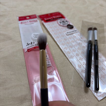 ロージーローザ ニュアンスタッチブラシのクチコミ「【使った商品】ロージーローザ ニュアンスタッチブラシ ¥594
このタイプ、某有名化粧筆.....」(1枚目)