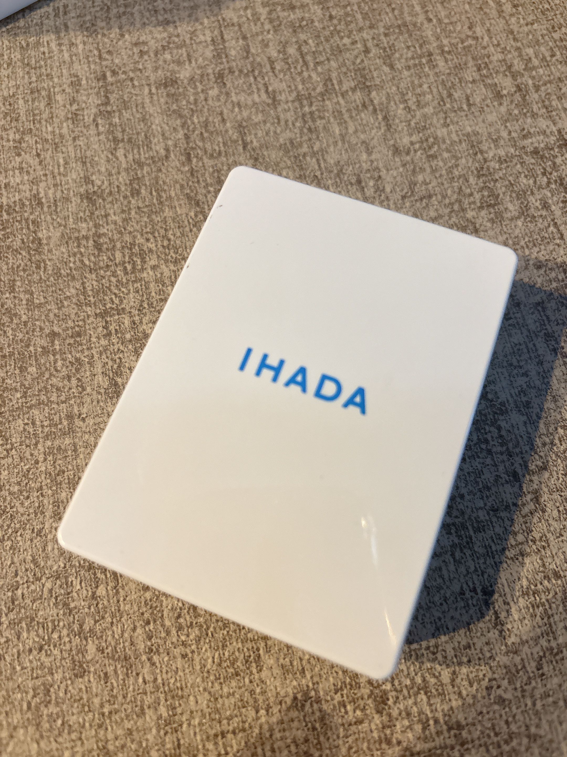 IHADA　薬用フェイスプロテクト


色んなSNSでおすすめされていたので購入🫶🏻✨
ブラシでつけると良いと見たので、付属のパフではなくブラシで使用しています😌

使い心地はたしかに毛穴落ちもなく、崩れも気にならないのでそこそこいい