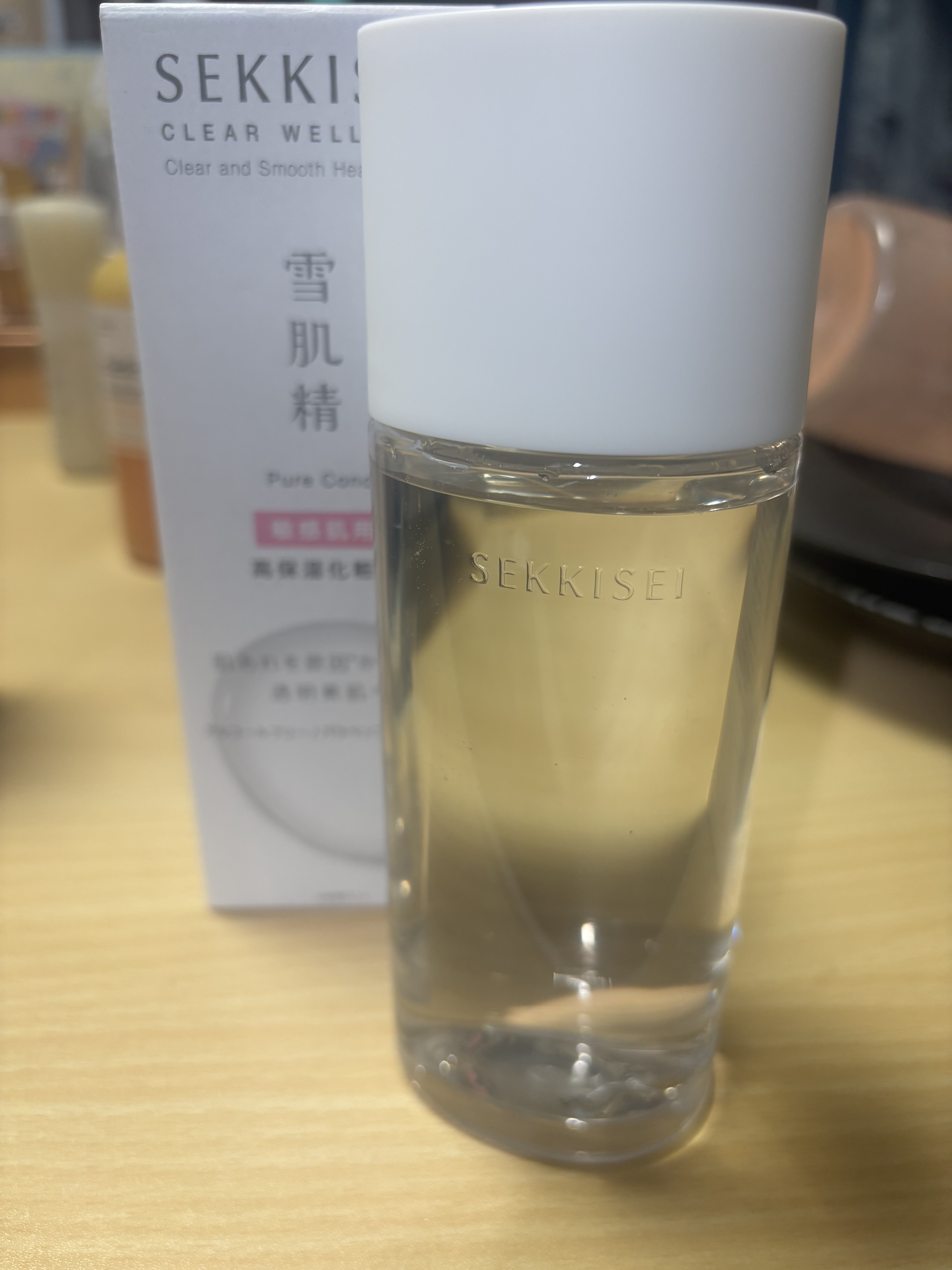  雪肌精クリアウェルネス ピュア コンクSS

これ初めて買ったけど、シャバシャバ系

の化粧水なのに、しっとりして

肌にすーっと入っていくのが感じる

浸透率高めの良い化粧水❤️

一回でめっちゃいいのわかった。

青の雪肌精も良いけど