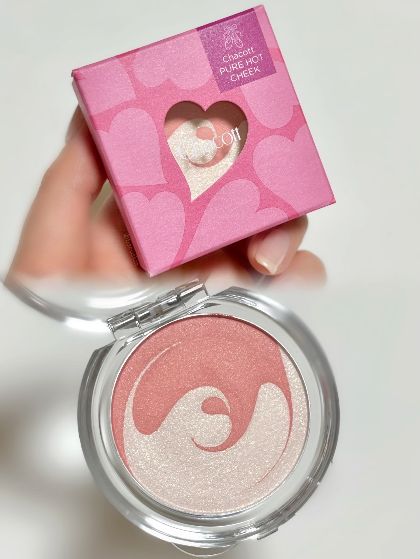 ピュアホットチーク/チャコット・コスメティクス/パウダーチークを使ったクチコミ（3枚目）