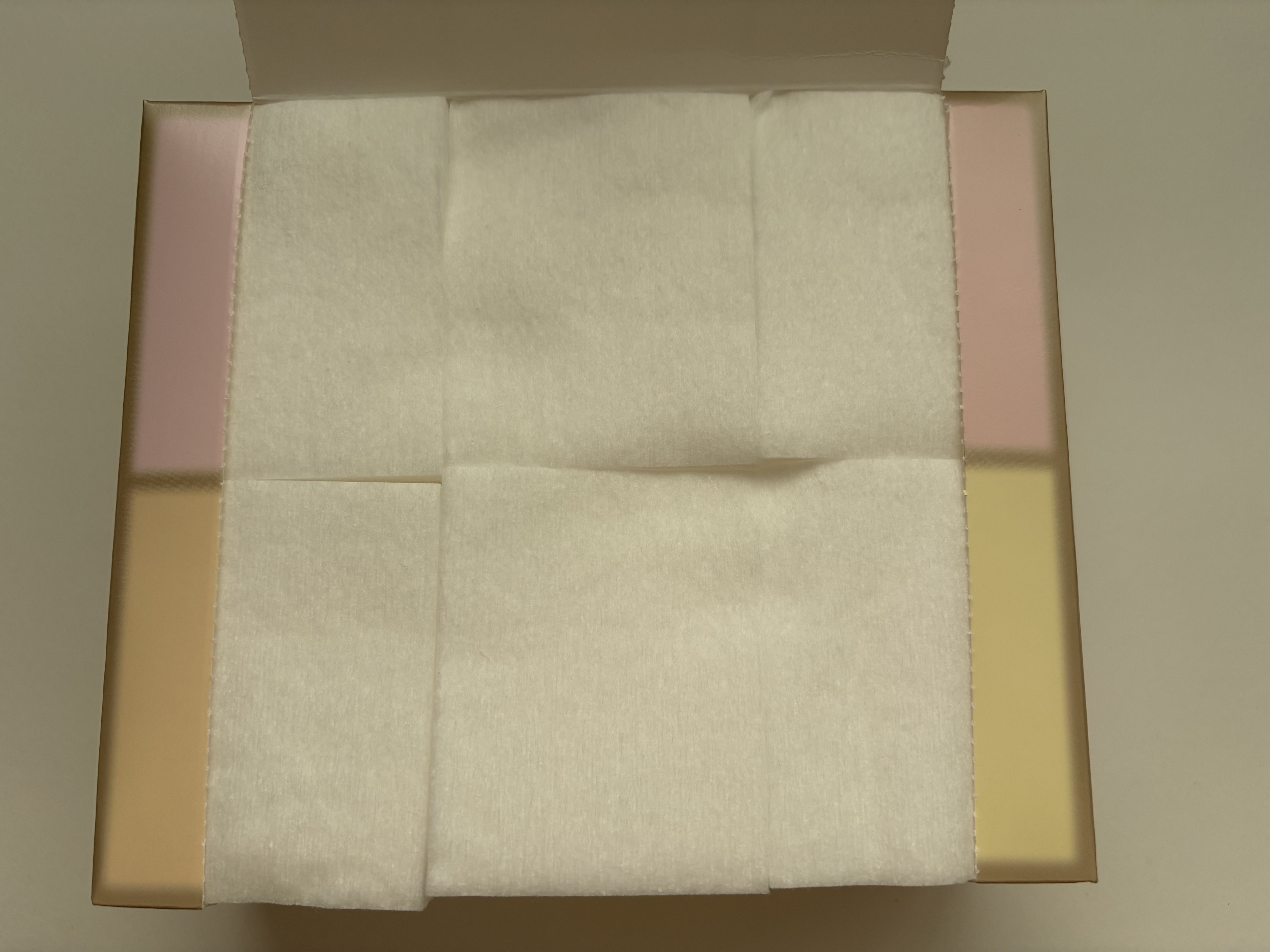 SHISEIDO ビューティーアップコットン Ｇ✔

天然綿１００％のコットン✨
なめらかな肌ざわりで毛羽立ちやよれがなく型崩れもしにくいコットンです‼️
化粧水や乳液を馴染ませたり、コットンパックとして使ったりしています⭕️
108枚入っ