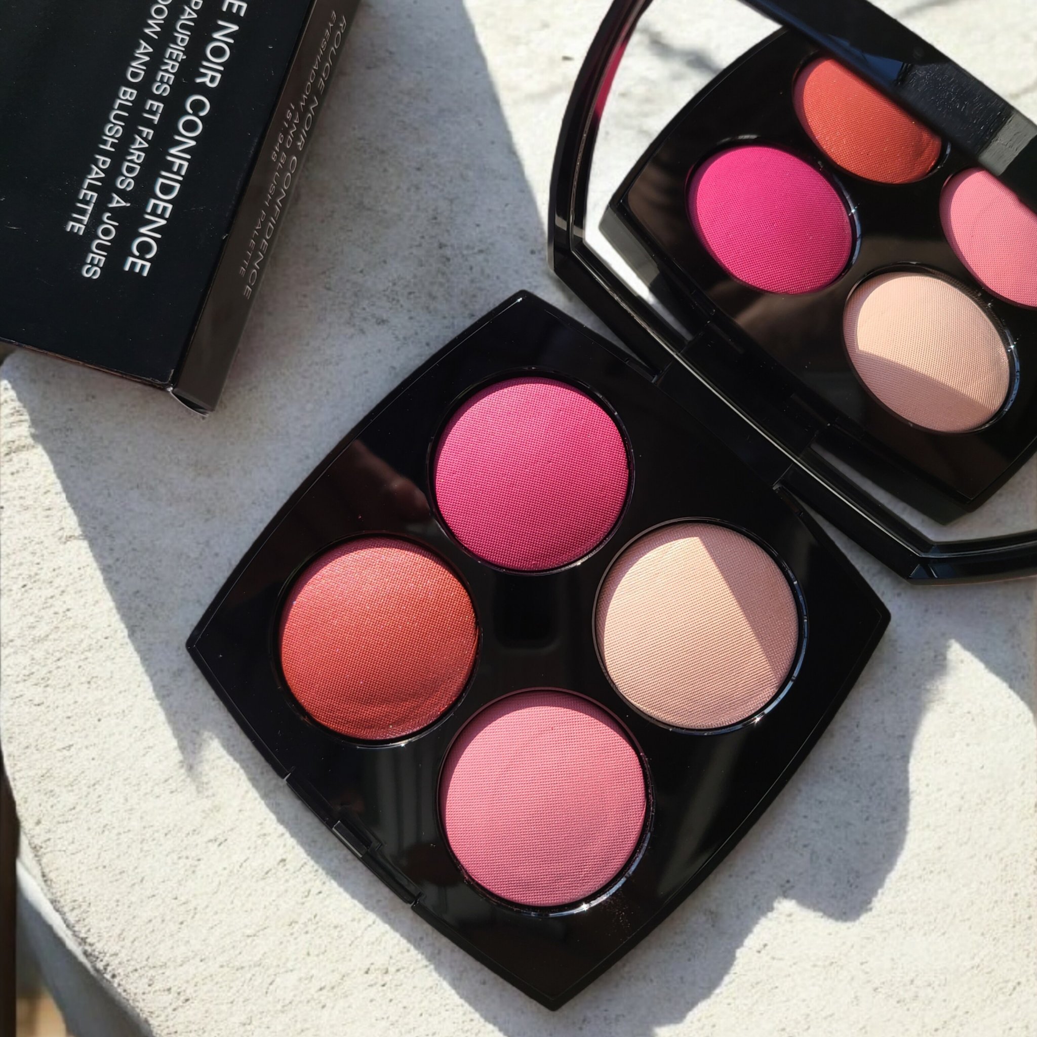 シャネルの世界観がそのままな限定パレット🖤

✅CHANEL
ルージュ ヌワール コンフィダンス

深みのあるルージュトーンで
目元にも頬にも使えるアイ＆チークカラー🖤
ひとつひとつの色は主張しすぎないのに
重ねるほどに奥行きが出る仕上