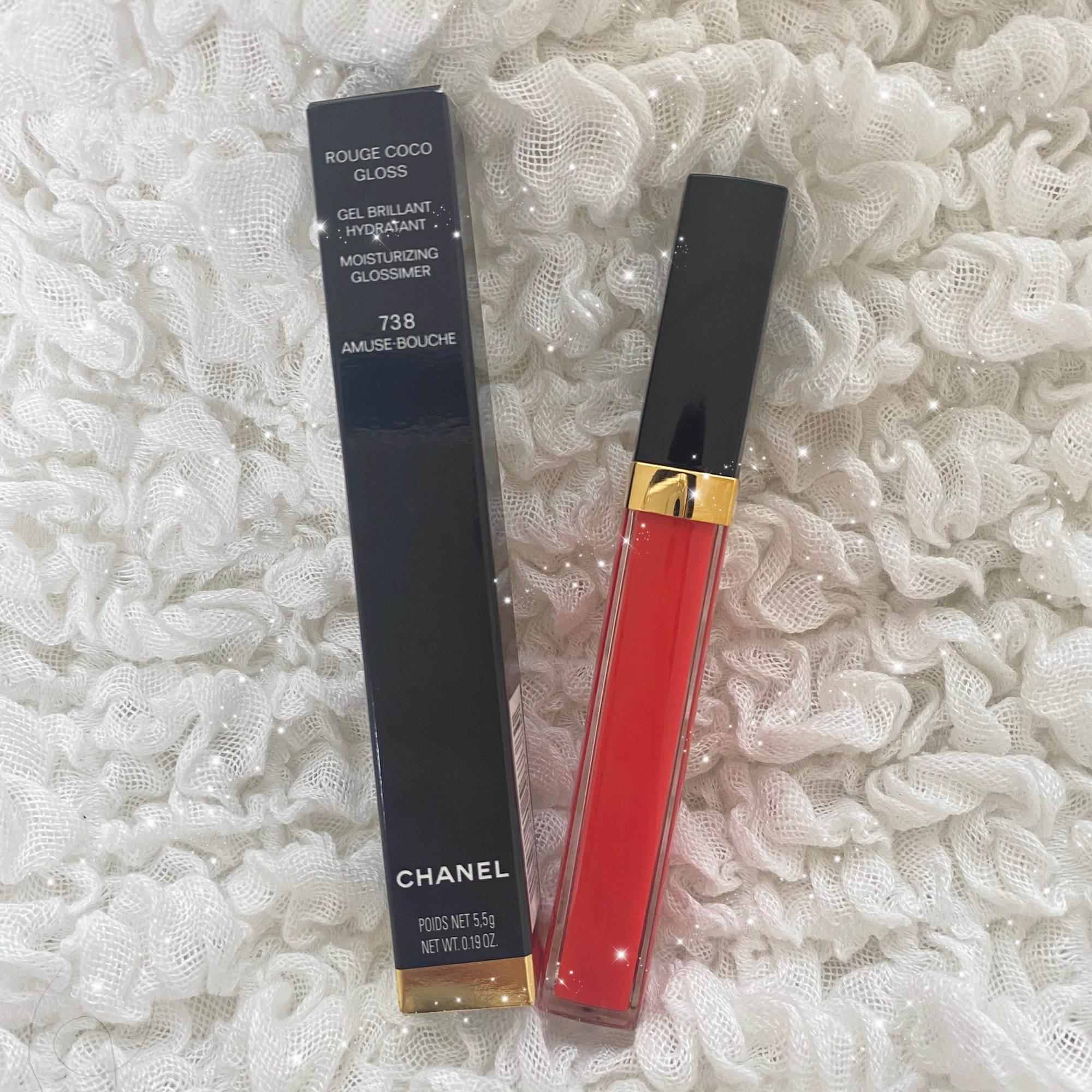 CHANEL ルージュココグロス 738

迷った日はこれに手が伸びる…ってくらいお気に入りのグロス💄🤍
738は落ち着きのある“明るめレッド”×微細ラメが本当に上品で、
ブルベ夏にもドンピシャの色味で感動した…✨
(ブライトで鮮やかな