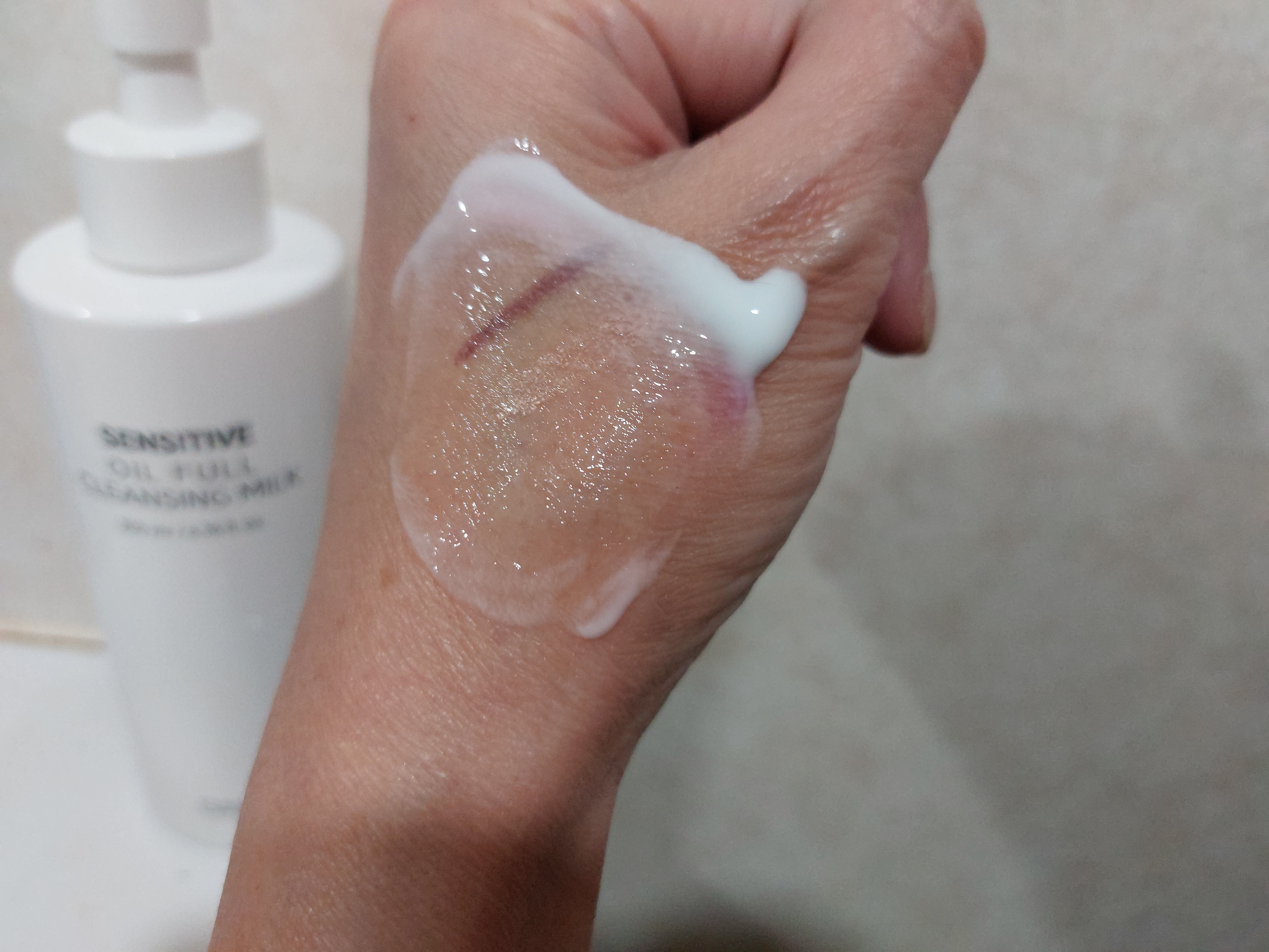 センシティブオイルフルクレンジングミルク/SAM'U/ミルククレンジングを使ったクチコミ（3枚目）