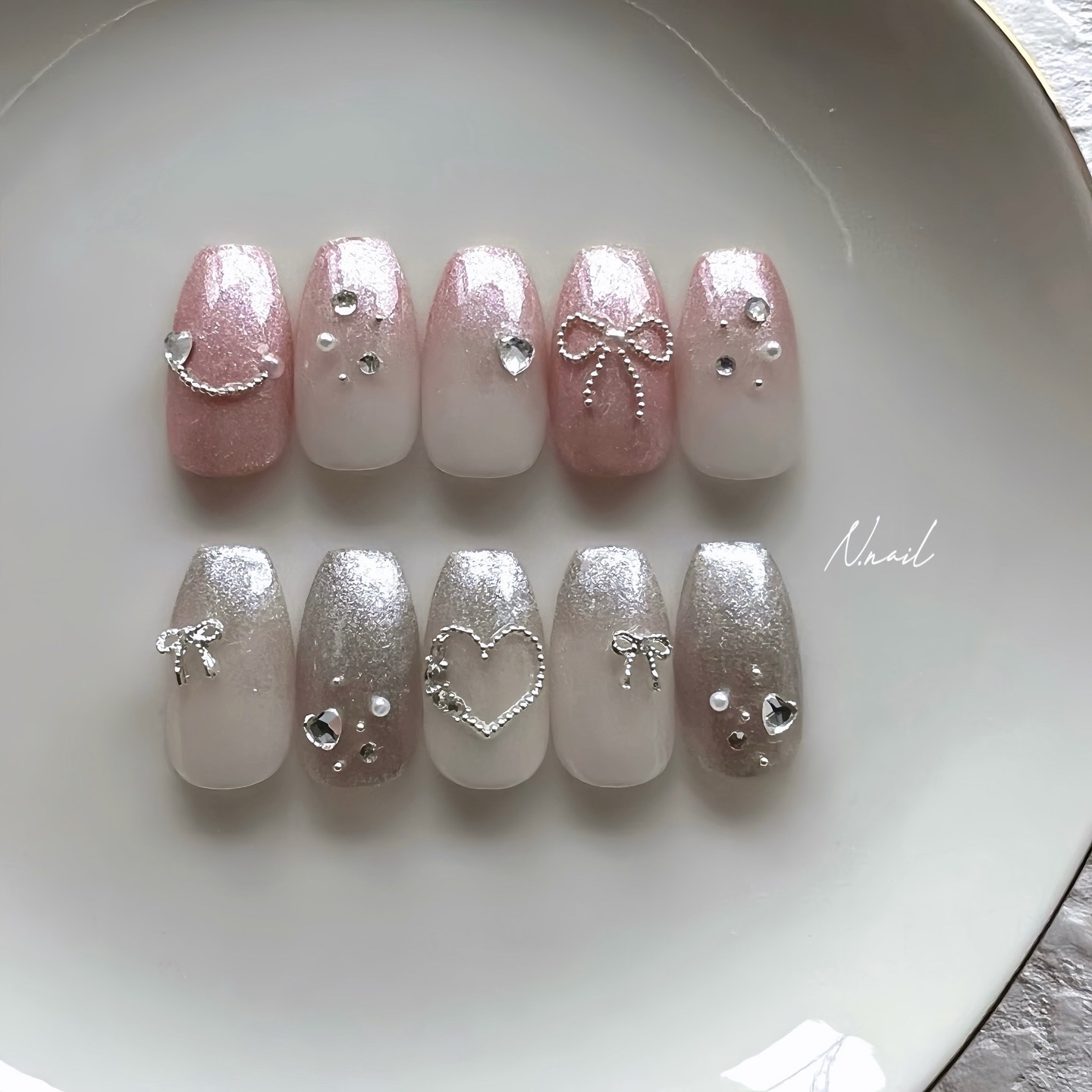 #冬ネイル,#ハートネイル,#りぼんネイル,#バレンタインネイル,#グラデーションネイル,#ブリオンネイル,#キラキラネイルのネイルデザイン