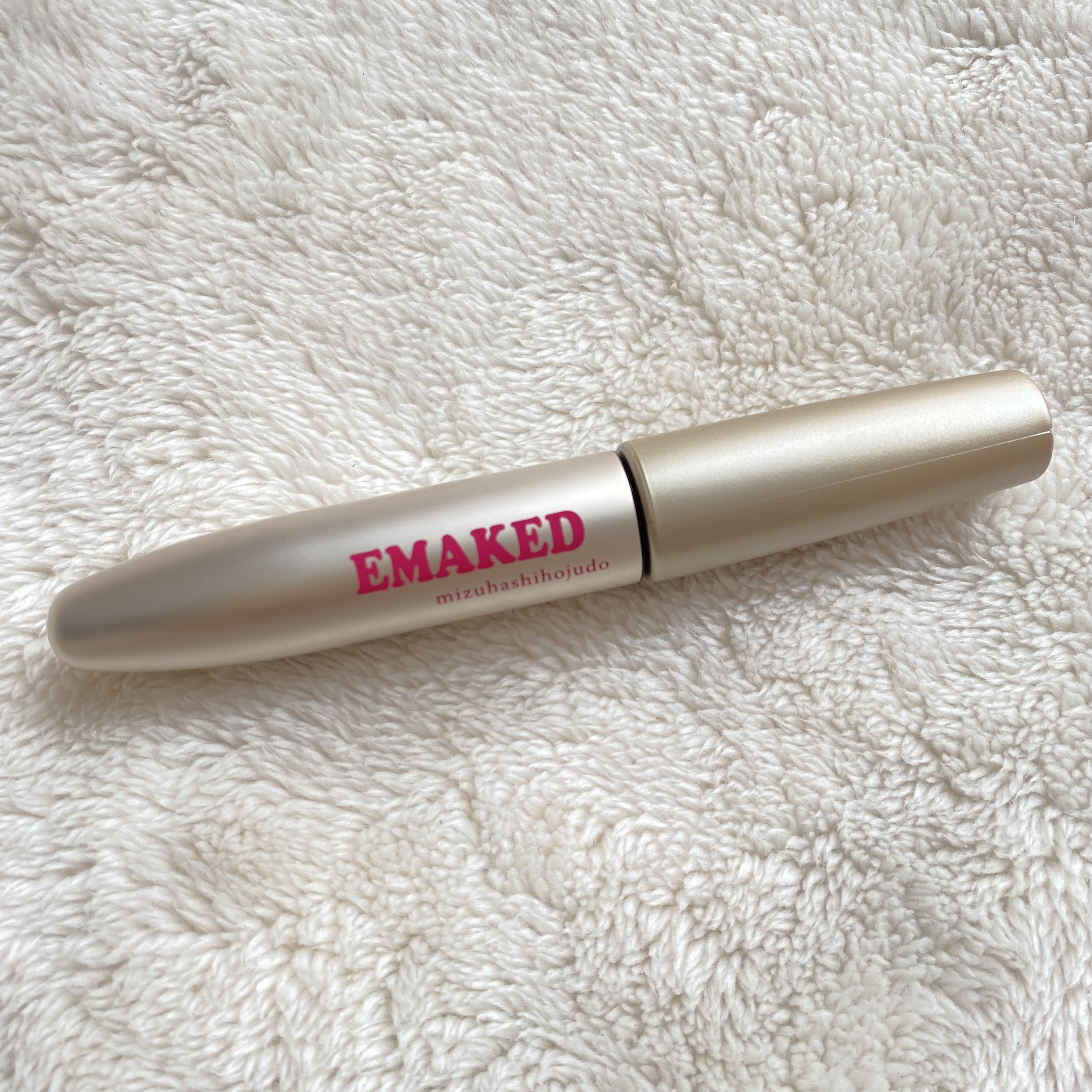 水橋保寿堂製薬
EMAKED

ビューラーやマスカラ・アイメイクでダメージを受けやすいから、まつ毛ケアは欠かさず💡

⭕️ 良かったところ
☑︎ ヒアルロン酸・シルクアミノ酸・ブドウ種子エキスなど保湿＆補修成分がたっぷりで、まつ毛に優しく