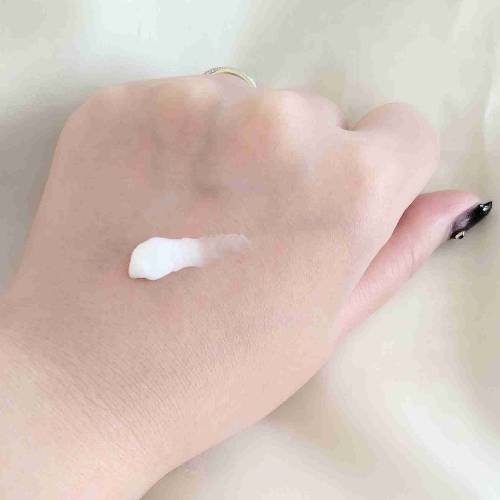 ヘトラス マンゴーシードバター パフューム ハンドクリーム/hetras/ハンドクリームを使ったクチコミ（2枚目）