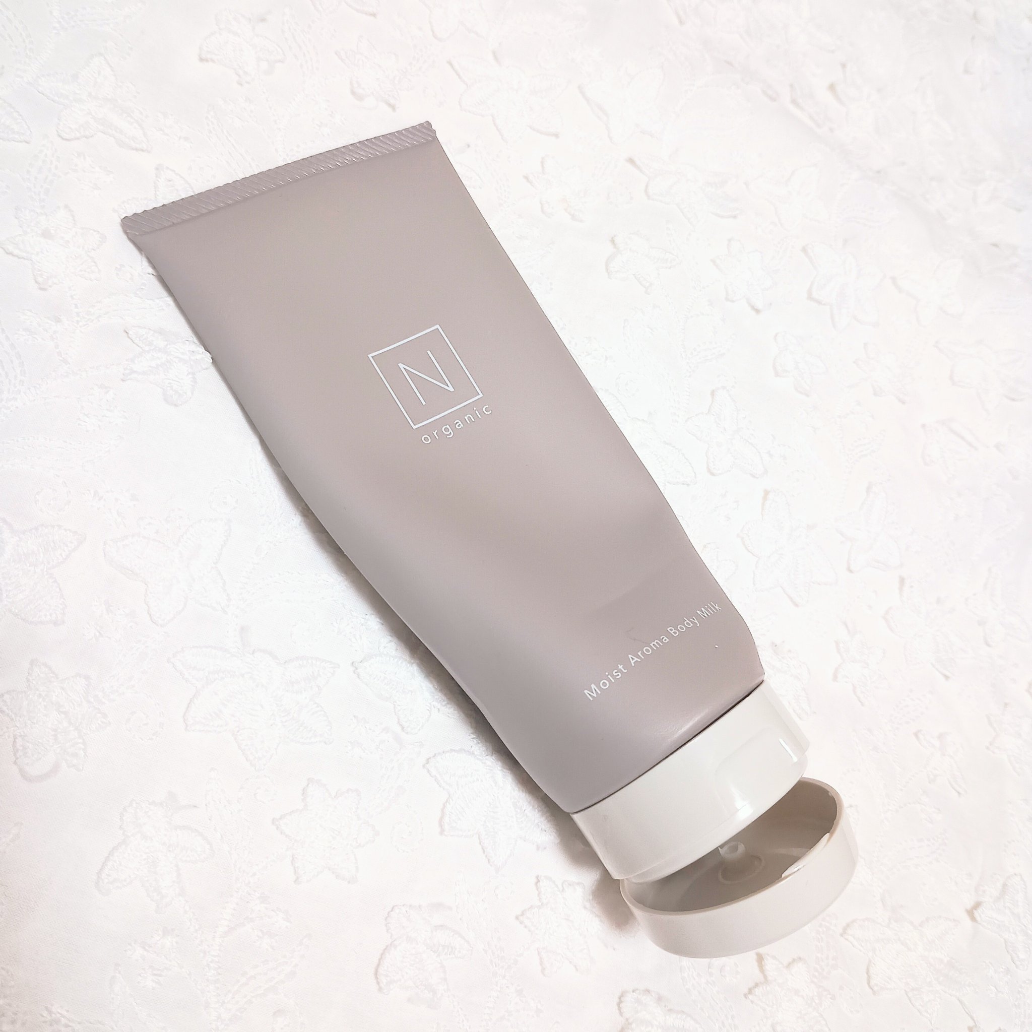 ◆Ｎ organic HOME
モイスト アロマ ボディミルク

クリスマスコフレに入っていて、
1か月くらいで1本使い切りました！

広い範囲にするすると
のばしやすいテクスチャー✨️

レモンっぽい
すっきりめのハーブの香り🌿

肘、