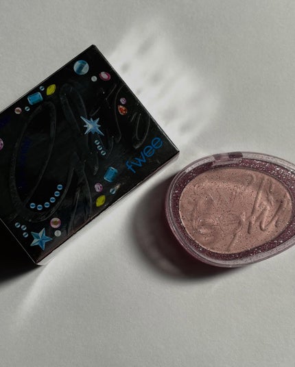 フィー グリッツストーンハイライター HL07 ルビーリボン/fwee/パウダーハイライトの画像