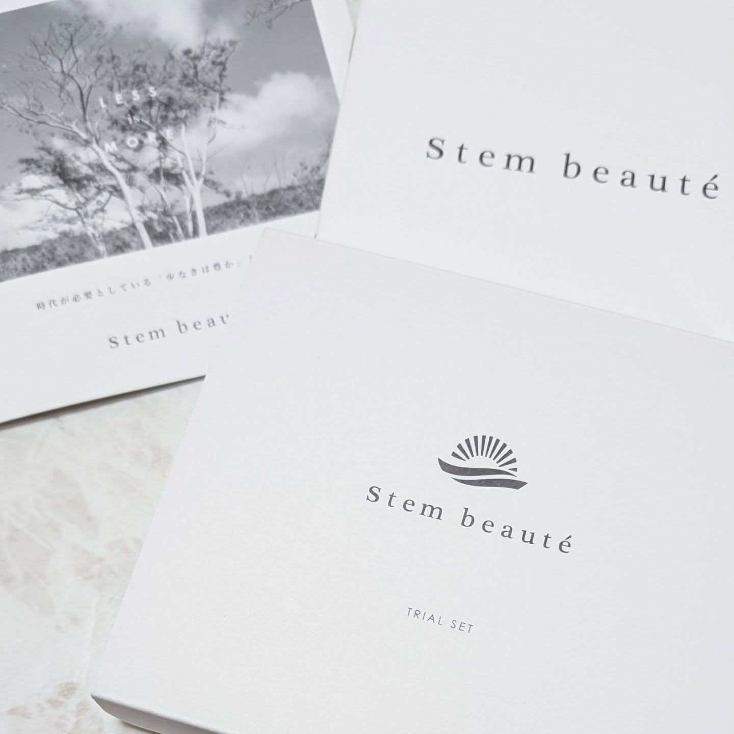 Step beaute TRIAL SET お試しさせていただきました💕

ブースタージェルとローションそれぞれミニサイズのセットです。

シンプルな箱に入っていて、中もシンプルなデザインでかわいらしいサイズのボトルです☺️

洗顔後、ブ