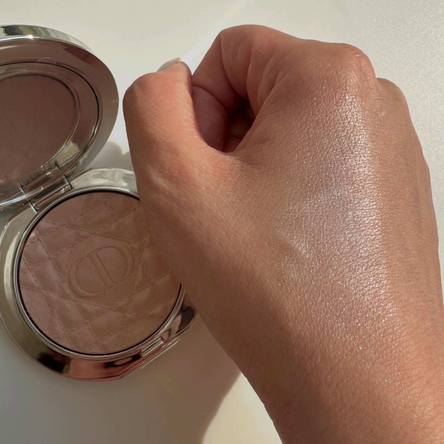 ディオールスキン フォーエヴァー ブラッシュ ソフト フィルター 01 ペタル/Dior/チークを使ったクチコミ（3枚目）