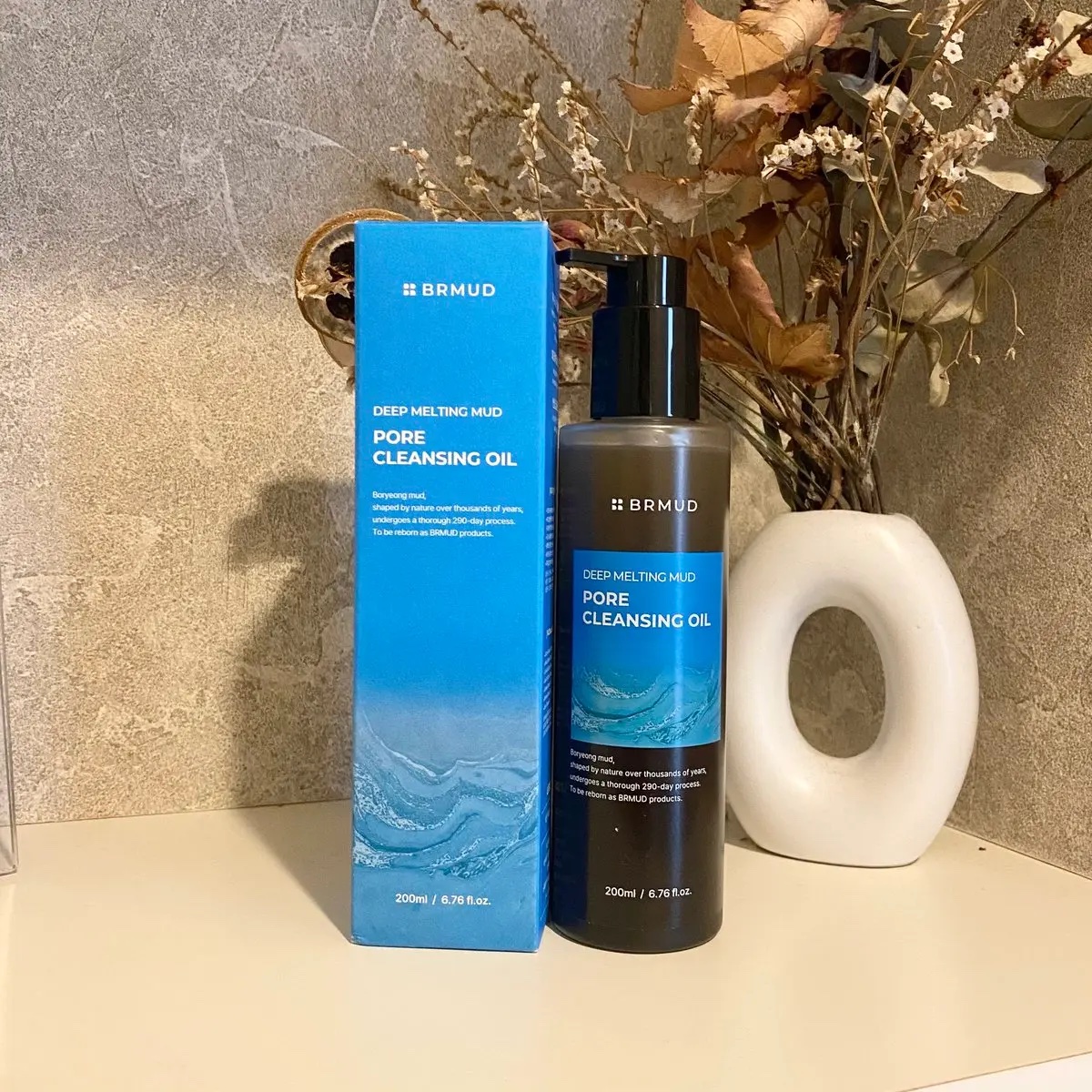 韓国初泥入りクレンジングオイルをご紹介🇰🇷✨

BRMUD 
DEEP MELTING PORE CLEANSING OIL

小麦粉よりも細かい泥パウダーが
毛穴の奥に入り汚れを引き出してくれます🧖🏻‍♀️🫧

2026年1月1