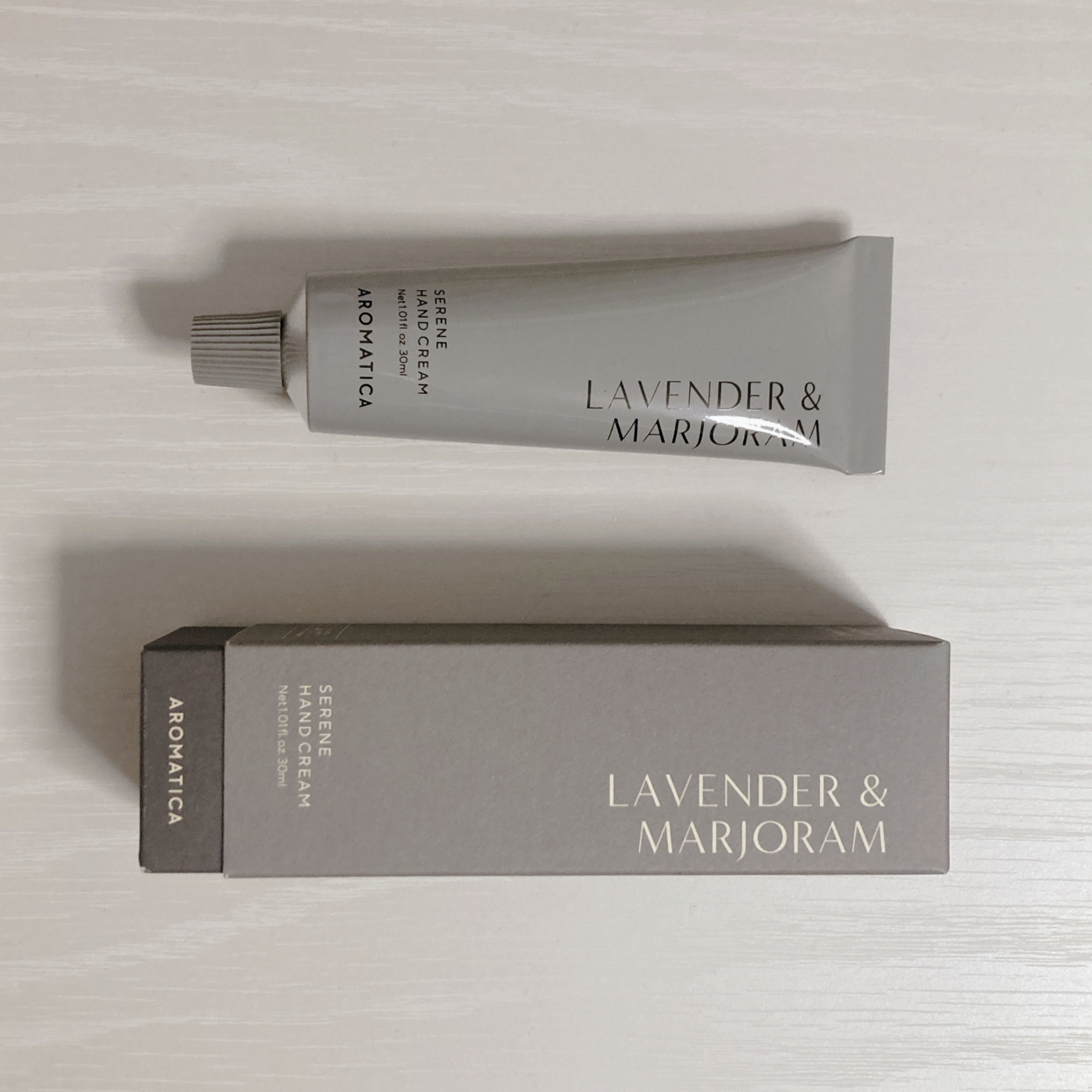 AROMATICA
サレンハンドクリーム
ラベンダー＆マジョラム


めっちゃ良かった😊

香りが良い！
しっかりラベンダーで、甘くないけど女性らしい高級感ある香り
アロマって感じ

この香りのアイテムもっと増えて欲しい
ルームフレグラン