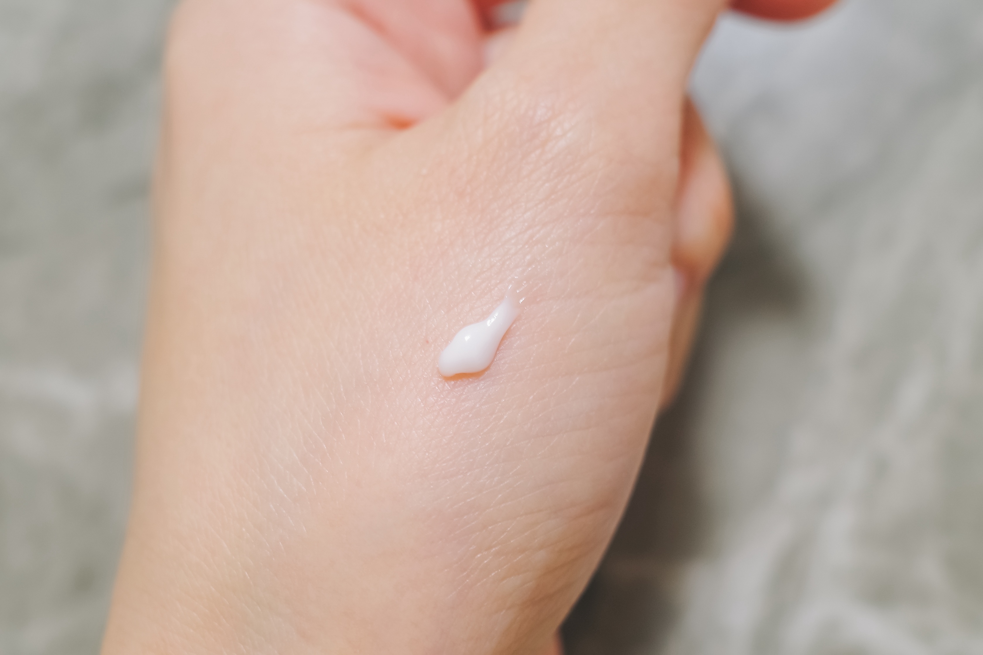 ミノン ミノン アミノモイスト エイジングケア アイクリームのクチコミ「ナイアシンアミド配合で、小皺のケアができるアイクリーム。

こっくりしたテクスチャーで、ぴった.....」（3枚目）