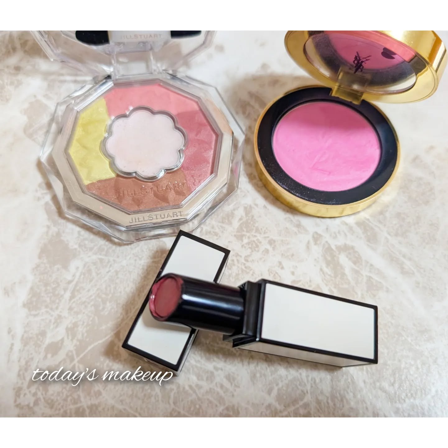 💄今日のメイク
✔️アイシャドウ　ジルスチュアート17 
✔️チーク　ysl42
✔️リップ　トムフォード02R
デートメイク👩‍❤️‍👩何か目がイッてる🤣
#ジルスチュアート　#イヴサンローラン#トムフォード #メイクポーチ見せて