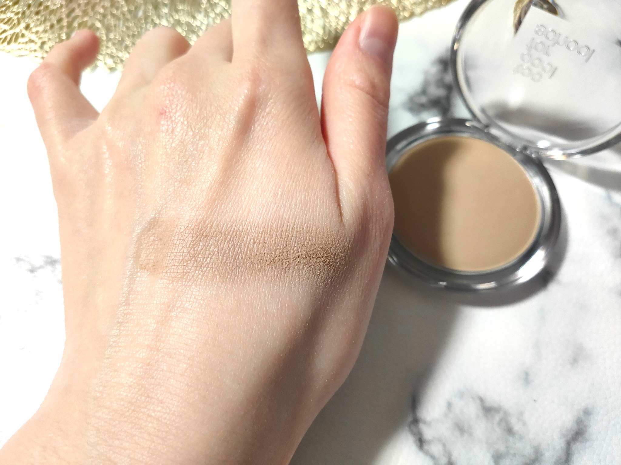 too cool for school ヴェールドコントゥアのクチコミ「ナチュラルな影を仕込めるシェーディングを探していて、こちらを使ってみました。

ふんわり薄づき.....」（3枚目）