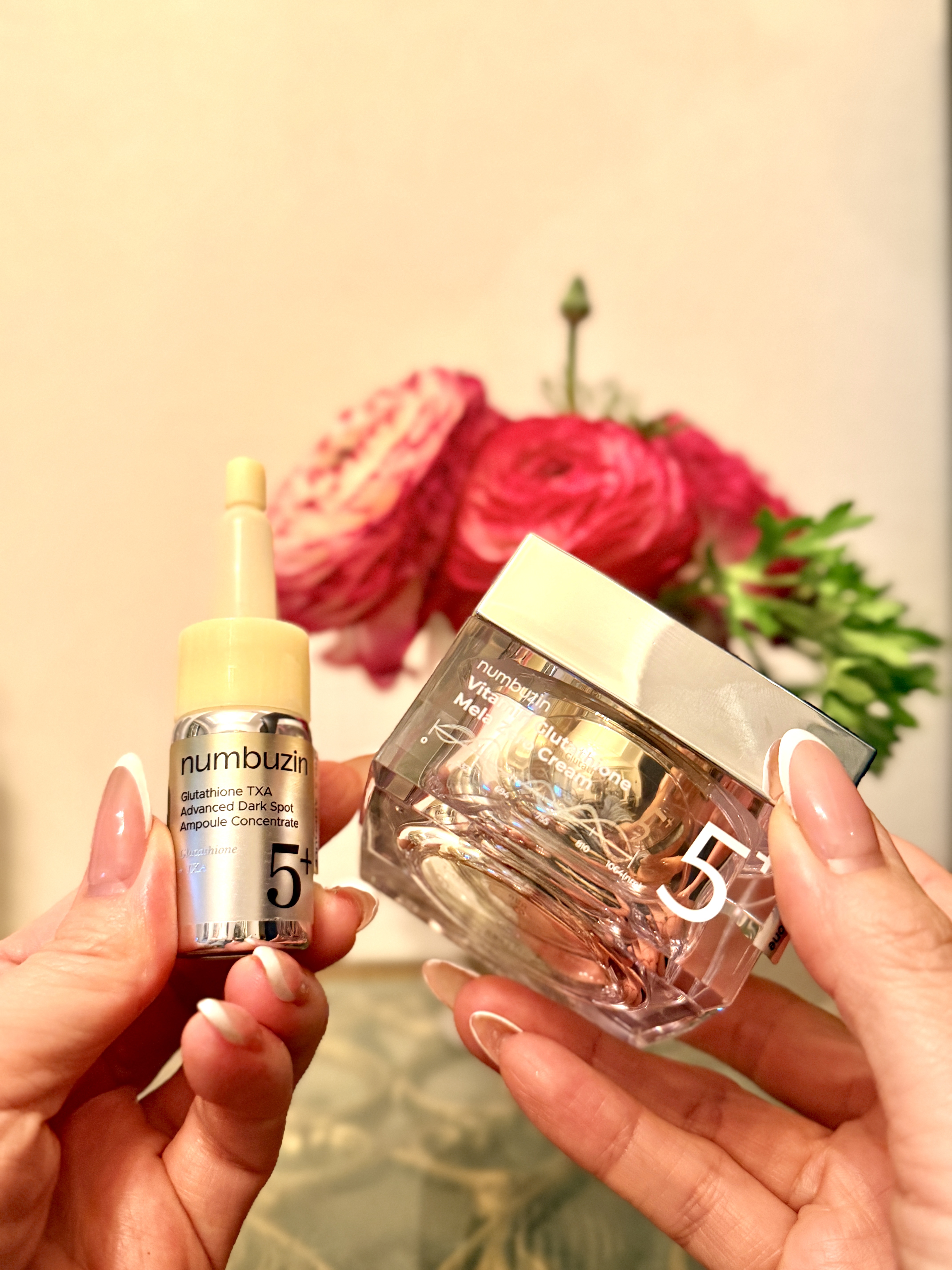 
﻿
5番 白玉グルタチオン100xTXA10 集中トーニング美容液と
5番 白玉グルタチオンCメラゼロクリーム
セラムとクリームのW使いで更に効果を狙う！

2週間で使い切ることをオススメするセラムと
塗るレーザートーニングと評判のクリー