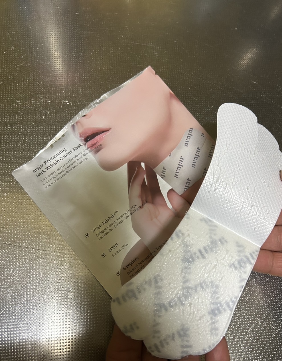 リジュビネイティングネックリンクルコントロールマスク/avajar/ネック・デコルテケアを使ったクチコミ（2枚目）