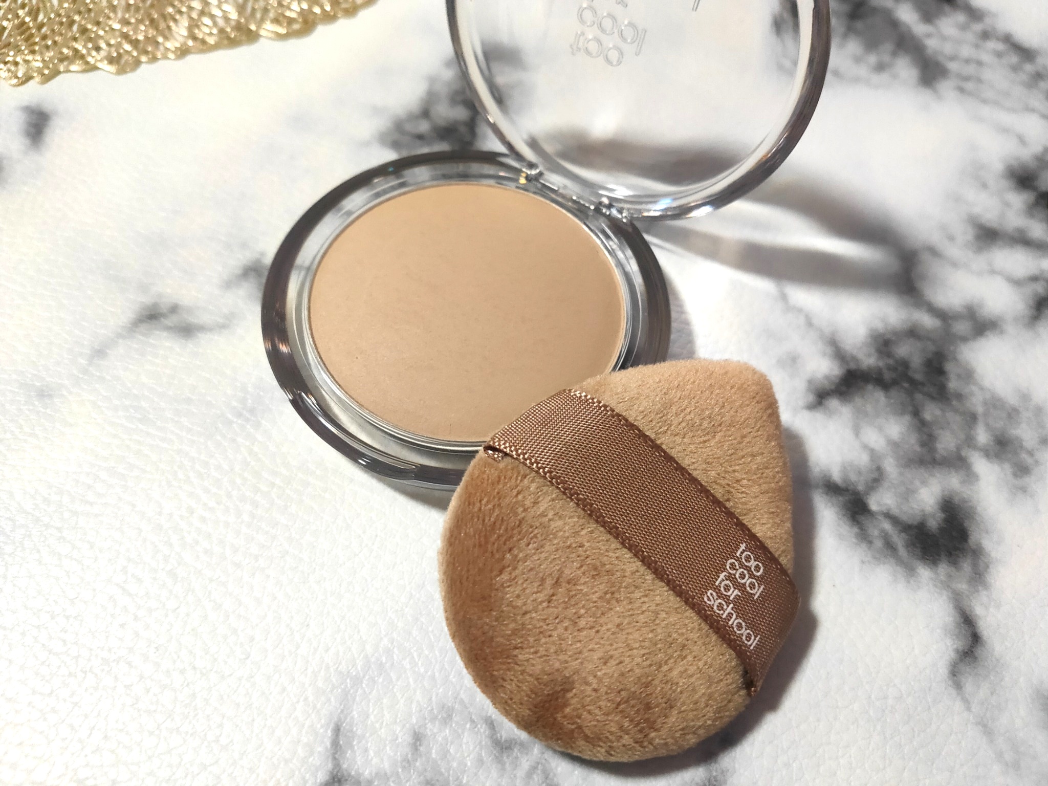 too cool for school ヴェールドコントゥアのクチコミ「ナチュラルな影を仕込めるシェーディングを探していて、こちらを使ってみました。

ふんわり薄づき.....」（2枚目）