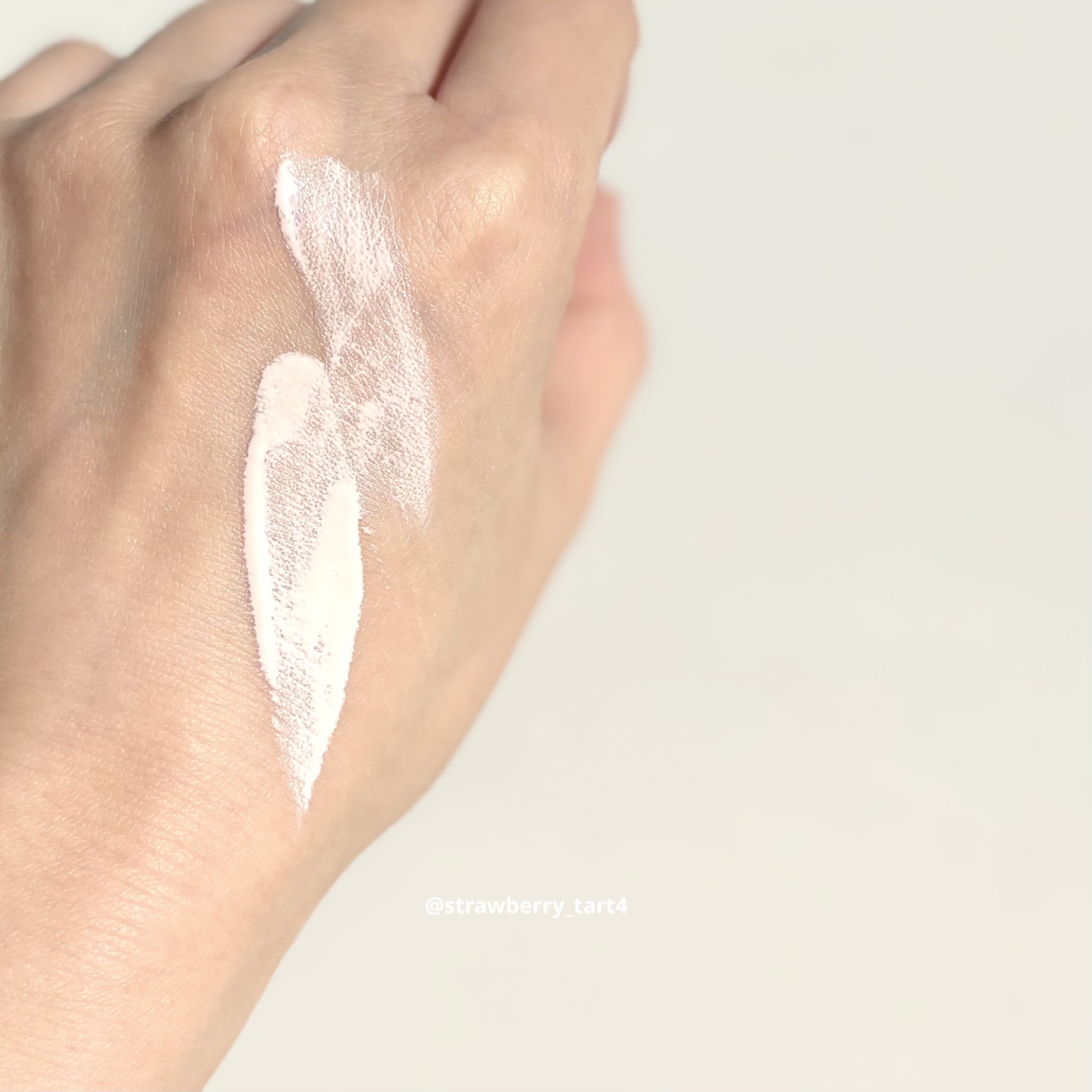 モイスチュアライジング プライマー/PAUL & JOE BEAUTE/化粧下地を使ったクチコミ（3枚目）