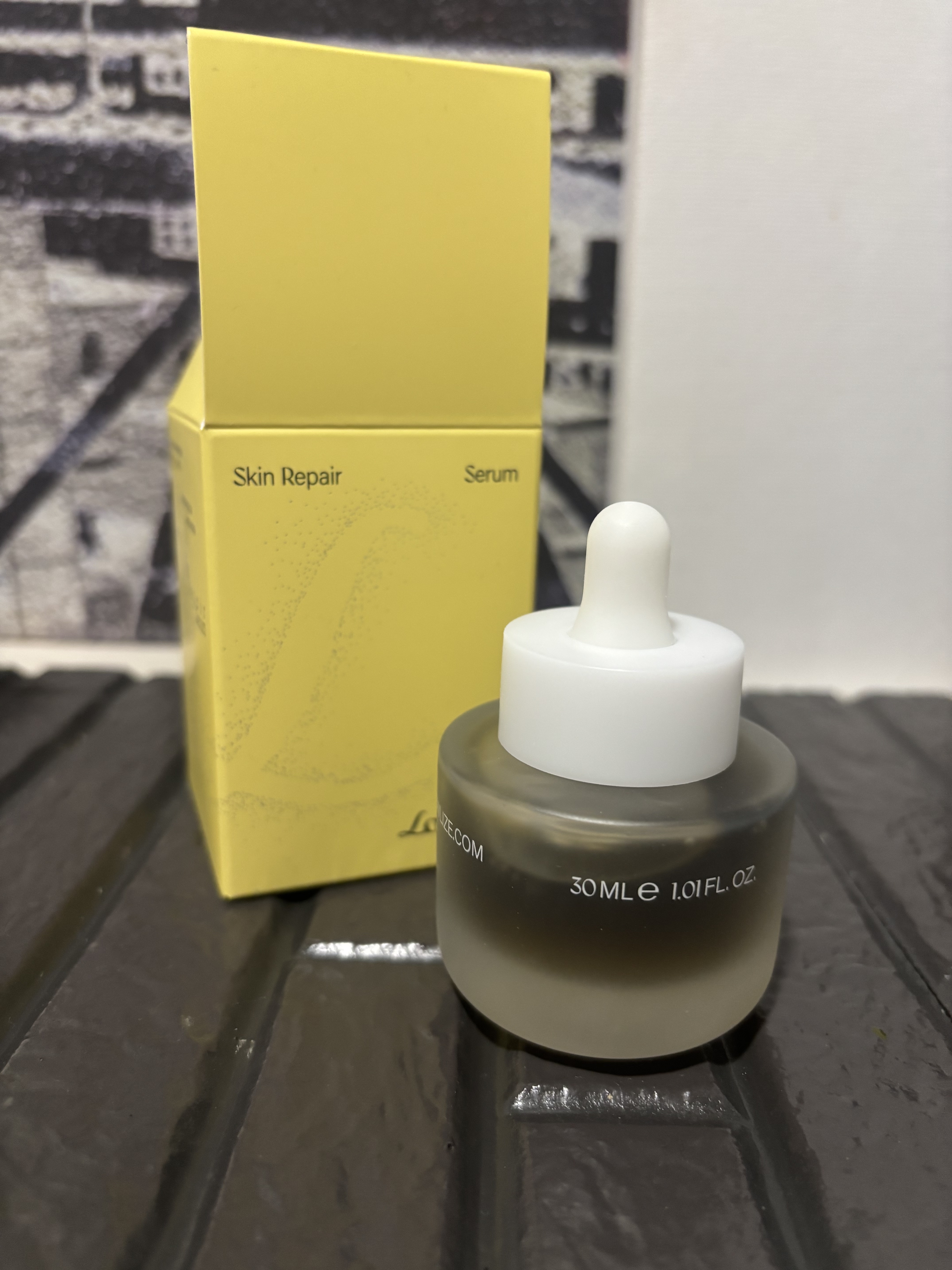 使い始めてから、
肌がなめらかに整って、
乾燥によるゴワつきが気になりにくくなりました。

重ねても重くならないので、
化粧水→このセラム→クリームのシンプルケアでも
肌が落ち着く感じがあって◎

刺激を感じにくく、
肌のコンディションを整