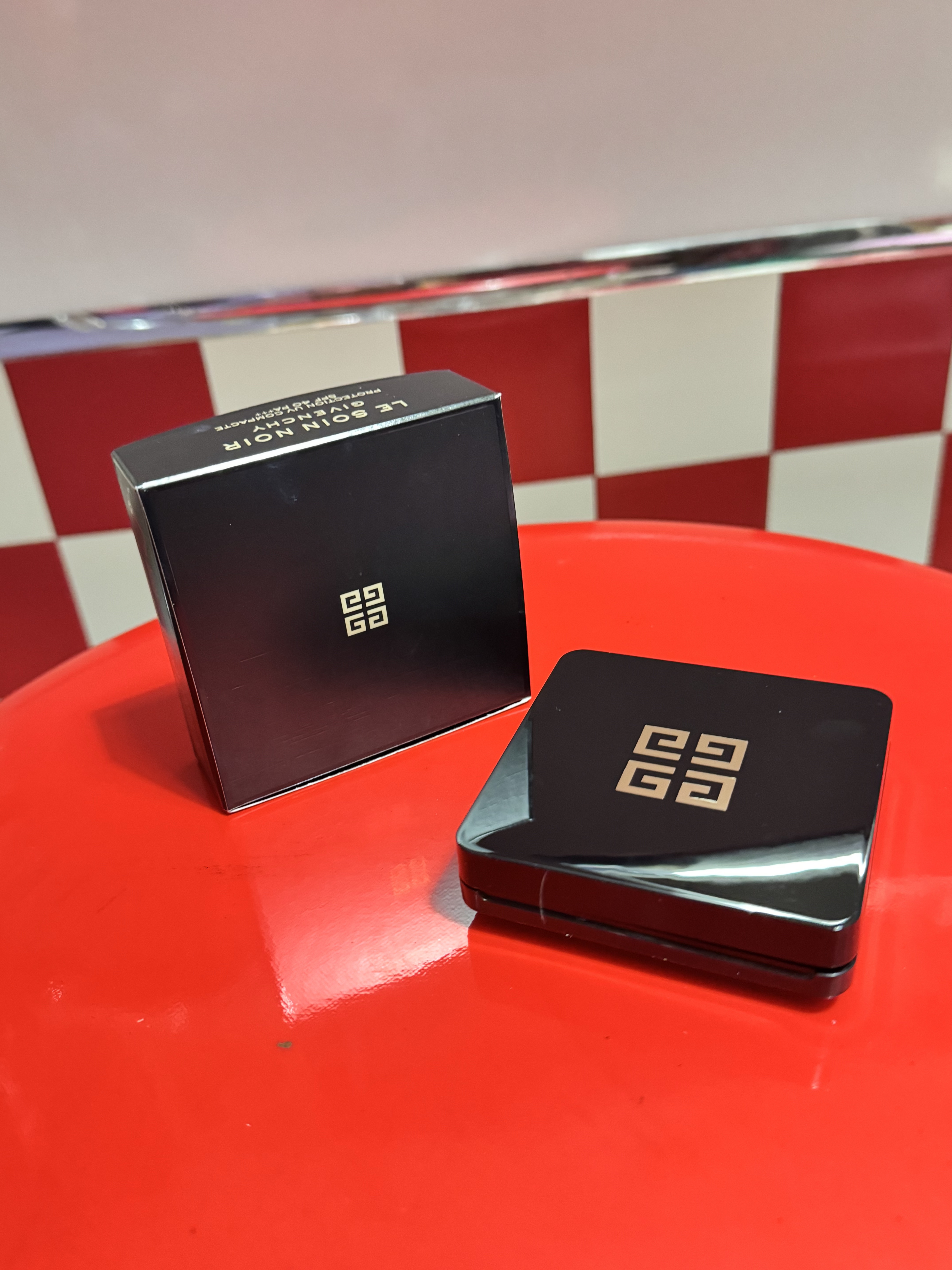 ソワン ノワール UV コンパクト/GIVENCHY/日焼け止めローションを使ったクチコミ（1枚目）