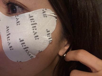 avajar リジュビネイティングアイリンクルコントロールマスクのクチコミ「お顔に使うパックと同じように、クリームが塗布されているのでしっかり目元に密着し貼りやすかった。.....」(2枚目)