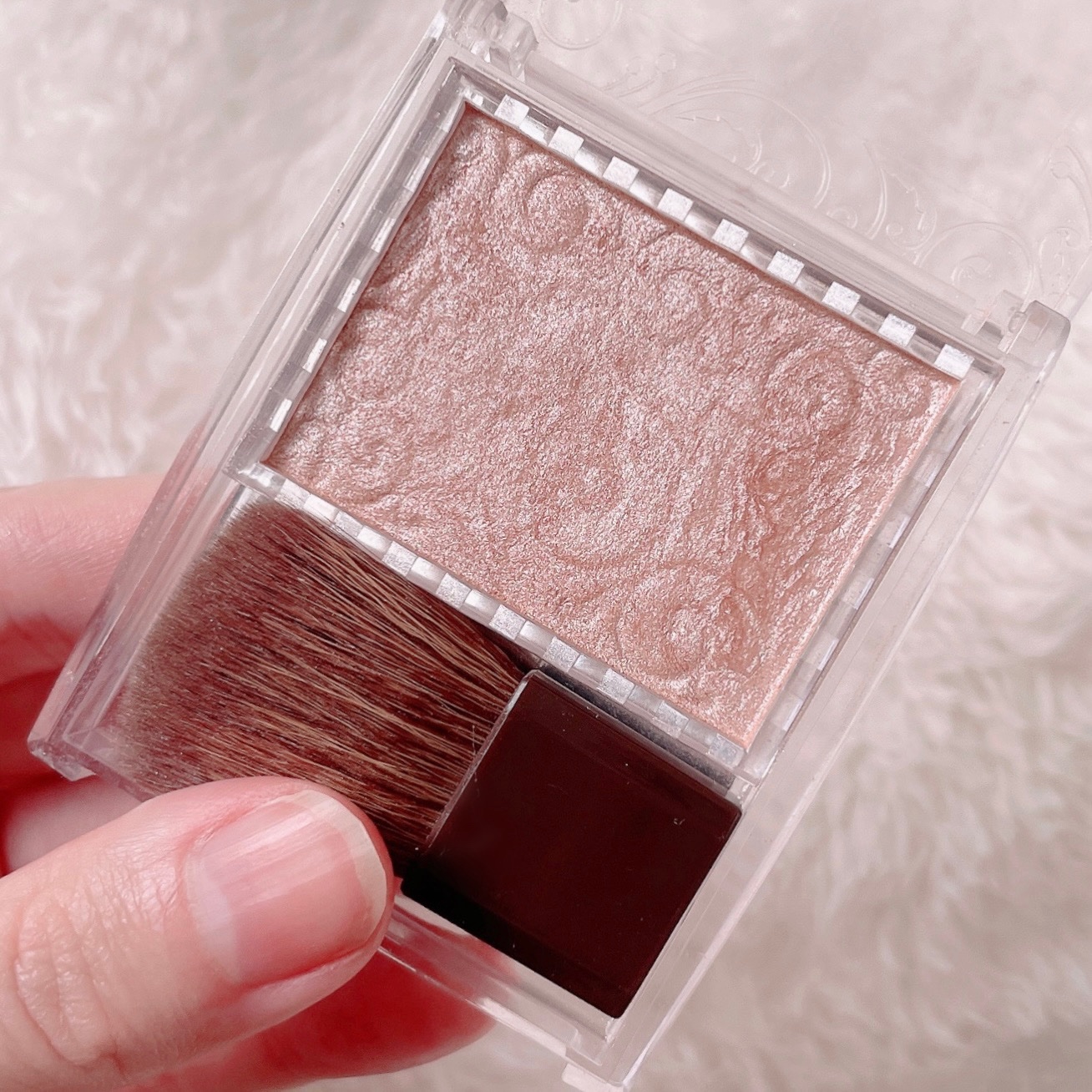 パールグロウハイライト 02 ロゼベージュ/CEZANNE/パウダーハイライトを使ったクチコミ（2枚目）