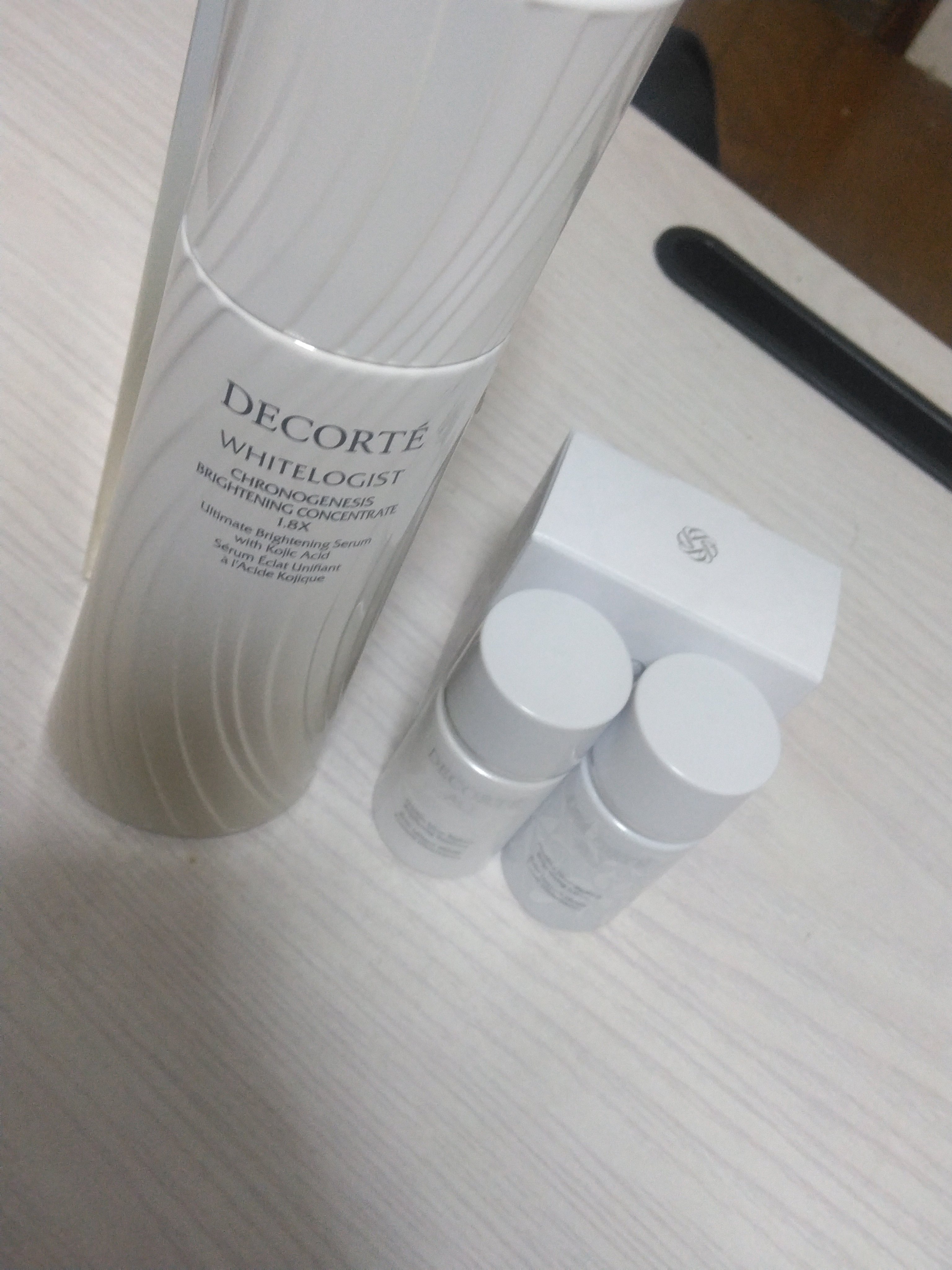 コスメデコルテ　ホワイトロジスト　クロノジェネシス　ブライトニング コンセントレイト １．８Ｘ【医薬部外品】＜美白美容液＞/DECORTÉ/美容液を使ったクチコミ（2枚目）