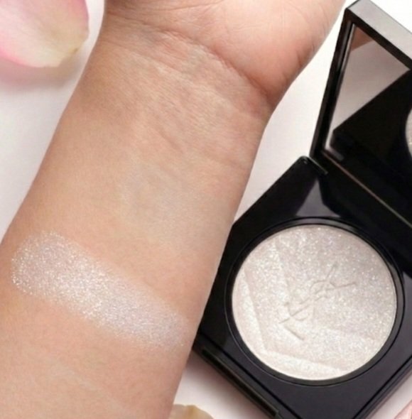 オールアワーズ ハイパールミナイザー/YVES SAINT LAURENT BEAUTE/パウダーハイライトを使ったクチコミ（3枚目）