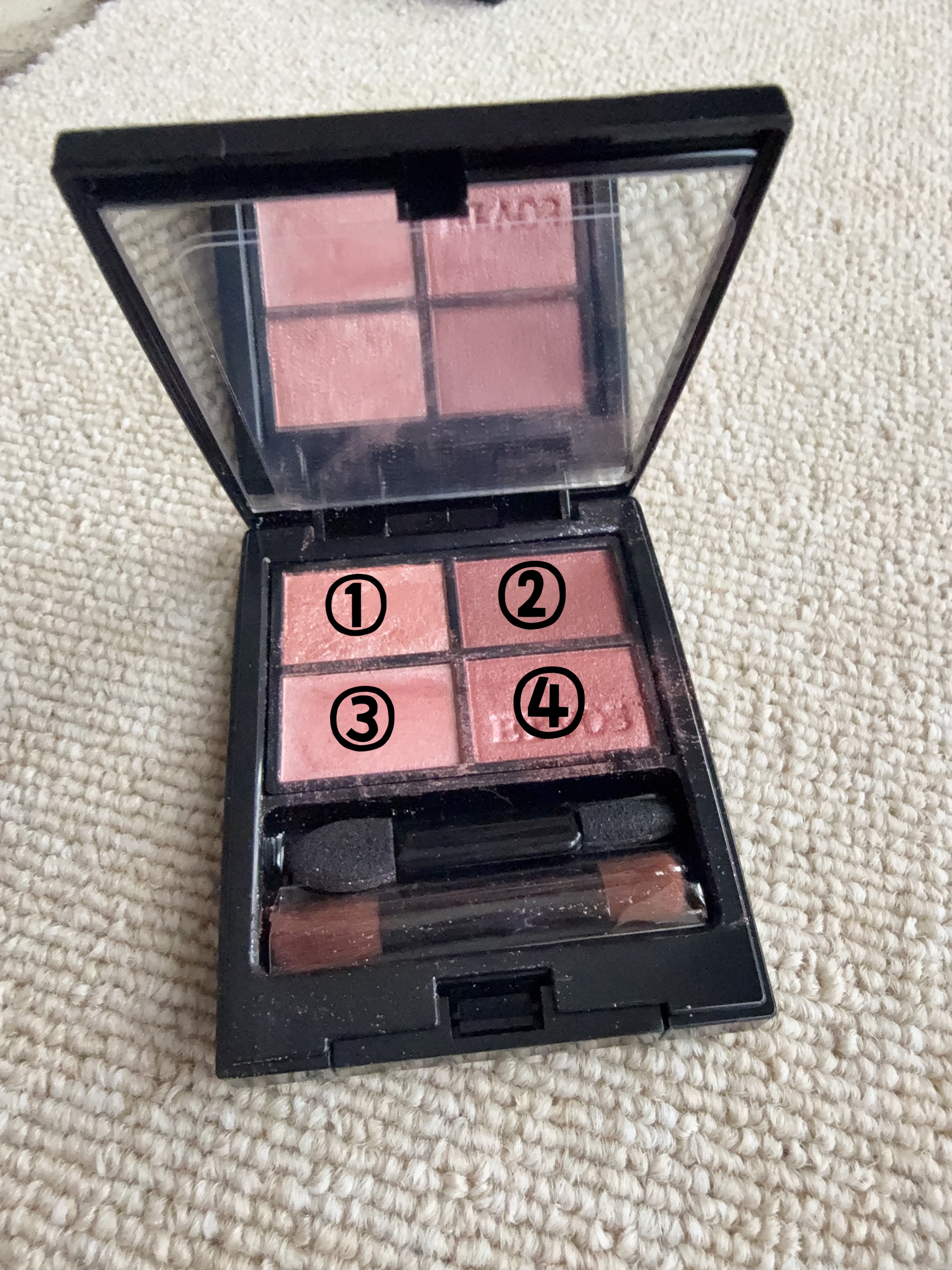 ミネラルクラッシィシャドー フレンチフィグ/エトヴォス/アイシャドウパレットを使ったクチコミ（3枚目）