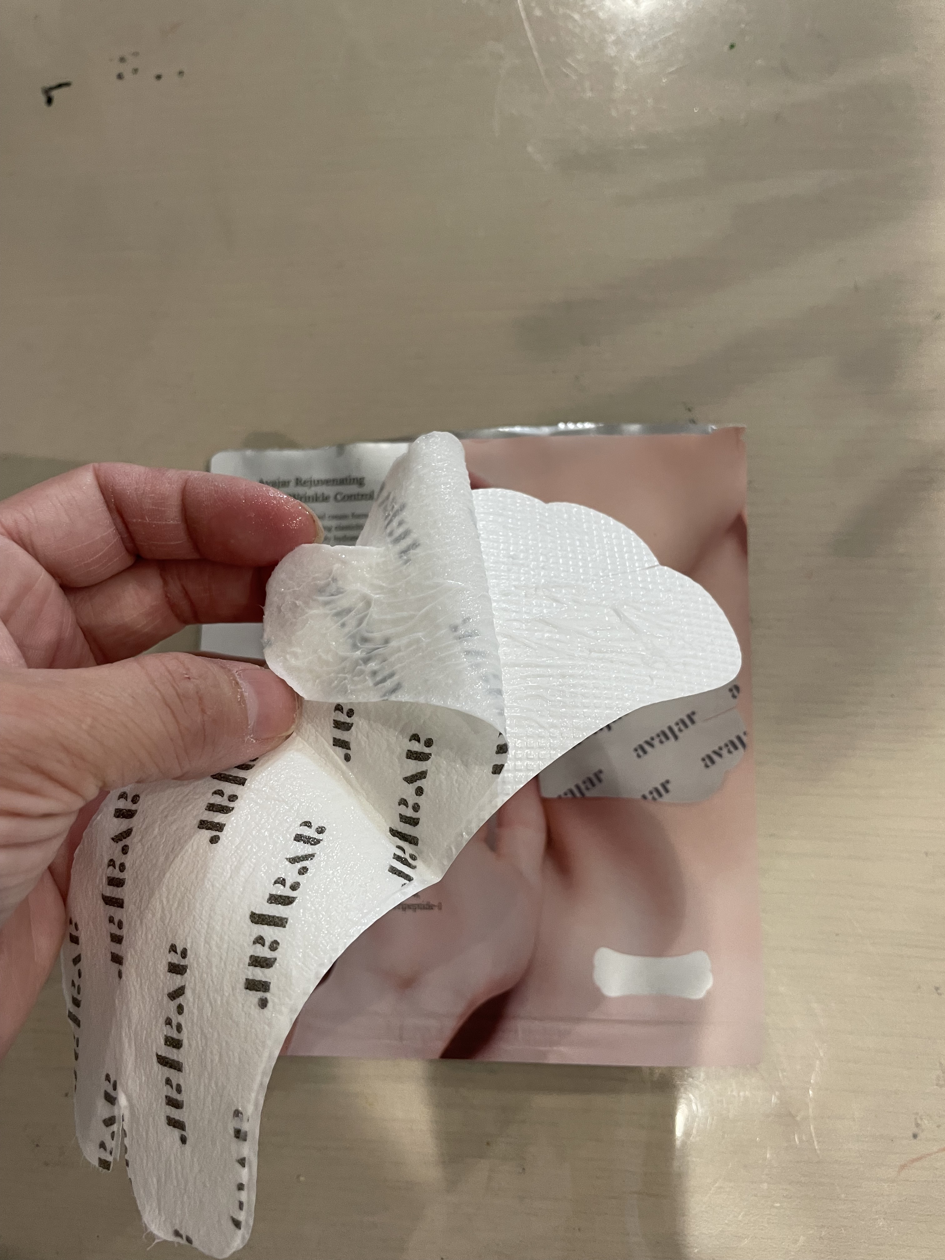 リジュビネイティングネックリンクルコントロールマスク/avajar/ネック・デコルテケアを使ったクチコミ（2枚目）